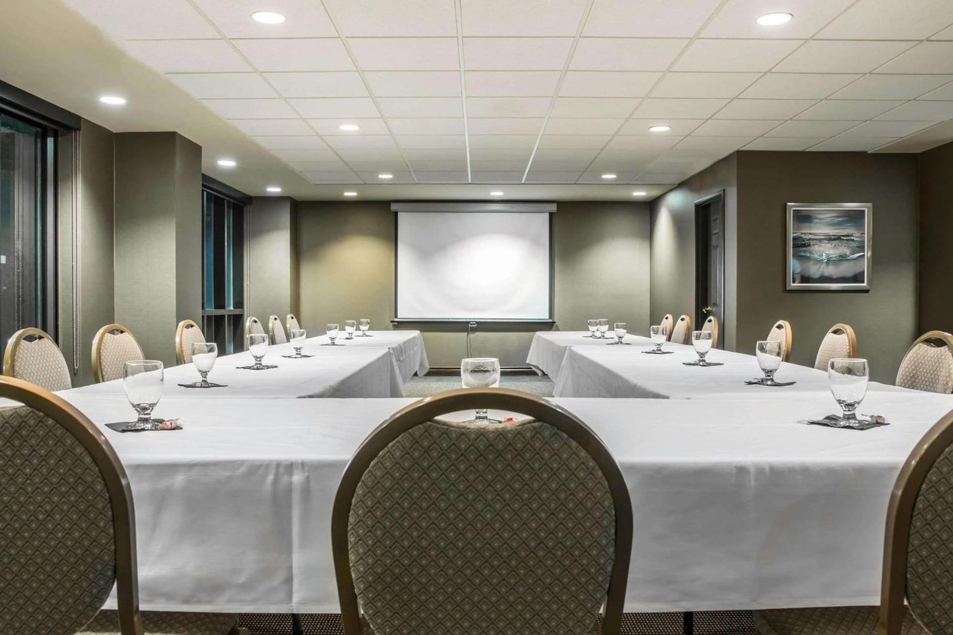 Shoreline Inn & Conference Center, an Ascend Collection Hotel gallery photo in Muskegon, MI — image 33