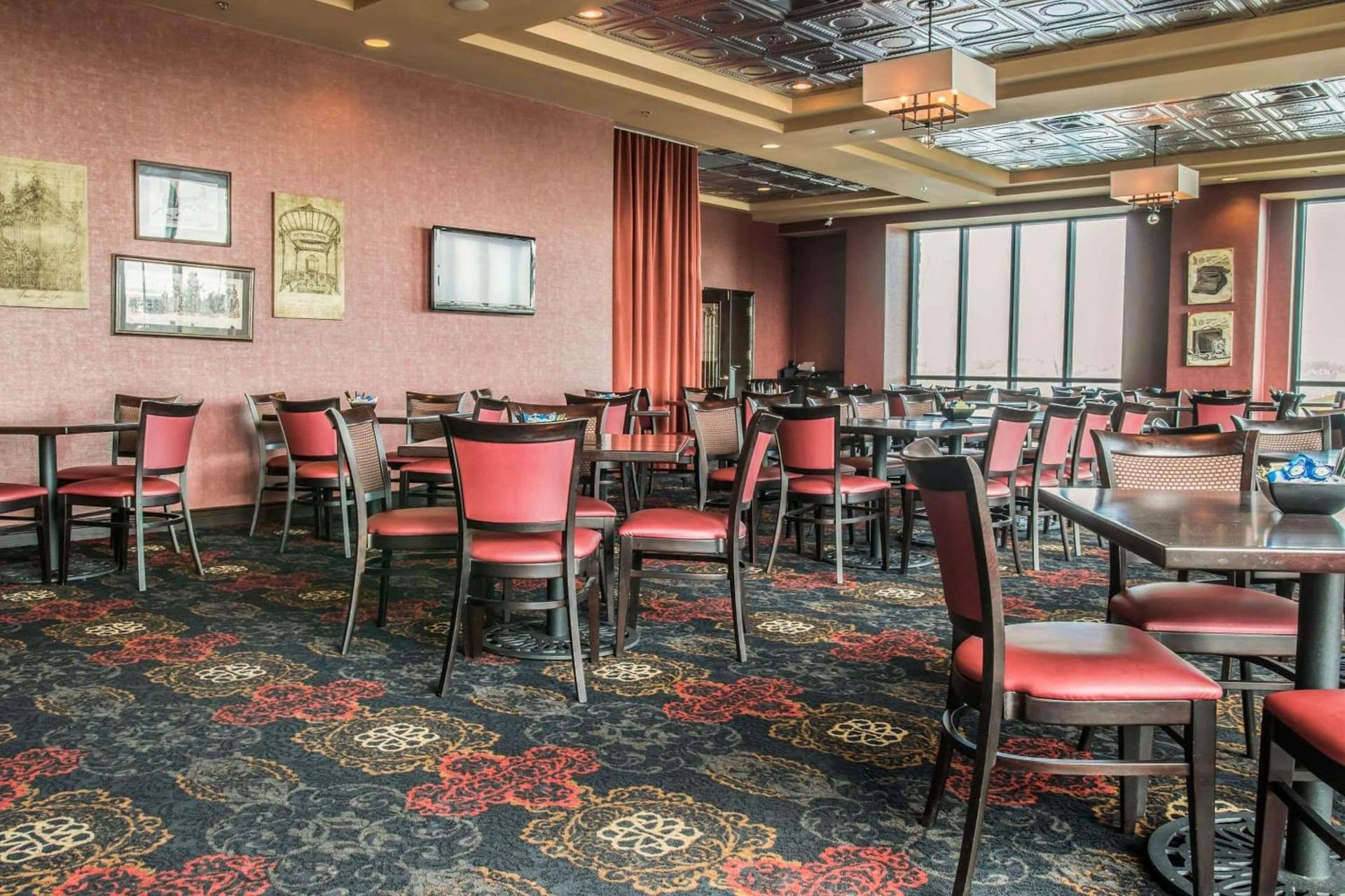 Shoreline Inn & Conference Center, an Ascend Collection Hotel gallery photo in Muskegon, MI — image 60