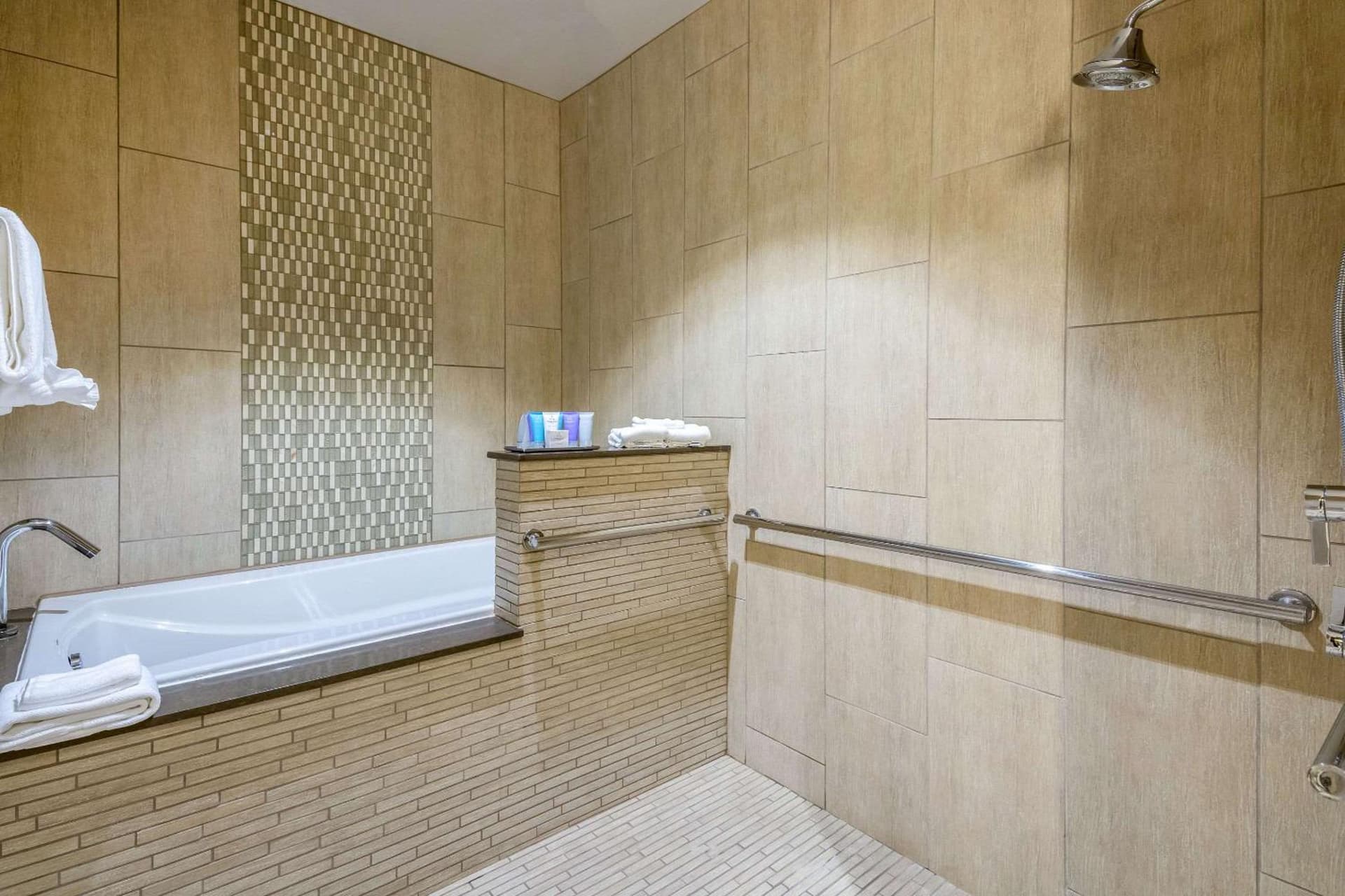 Oasis Hotel and Conv Center, an Ascend Collection Hotel gallery photo in Springfield, MO — image 13
