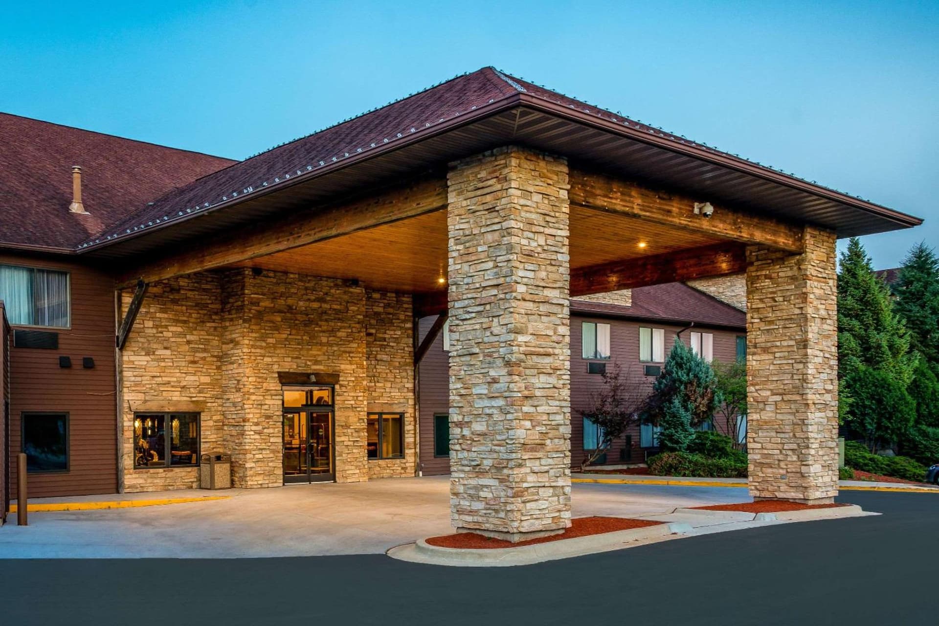 Riverview Inn & Suites, an Ascend Collection Hotel — hotel in Rockford, Illinois
