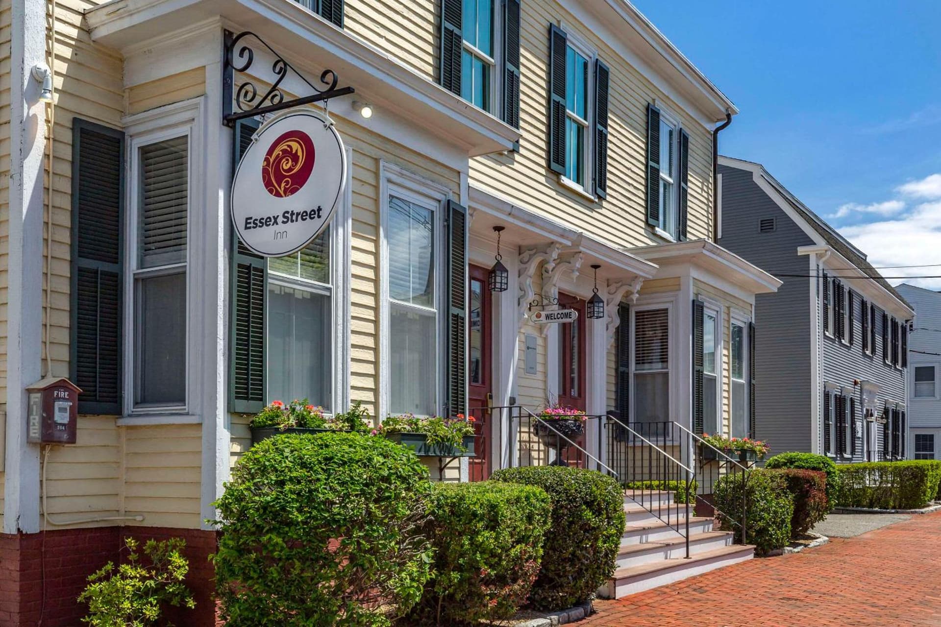 Essex Street Inn & Suites, an Ascend Collection Hotel featured exterior or lobby in Newburyport, MA — similar hotel