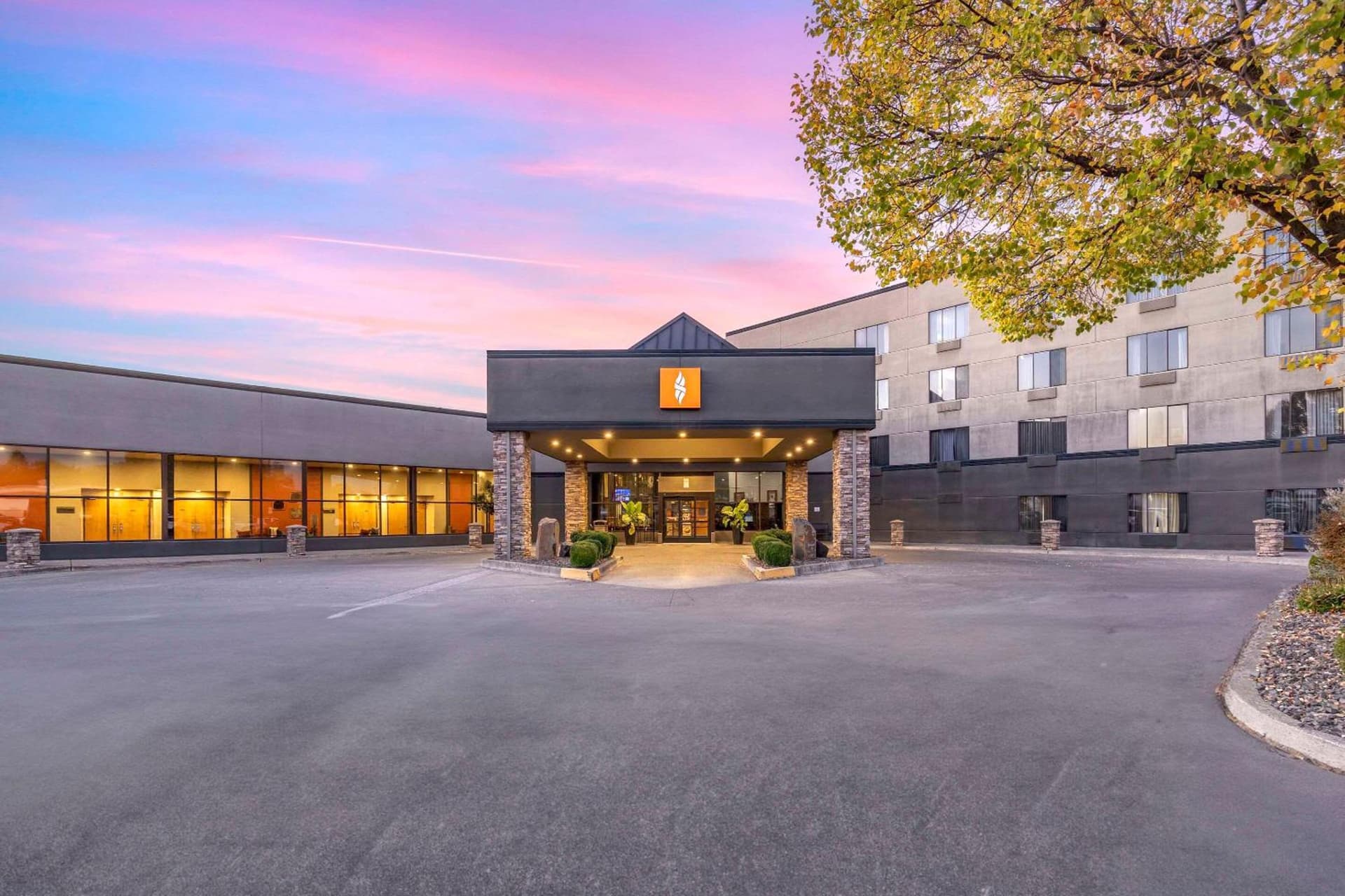 Hells Canyon Grand Hotel, an Ascend Collection Hotel featured exterior or lobby in Lewiston, ID — similar hotel