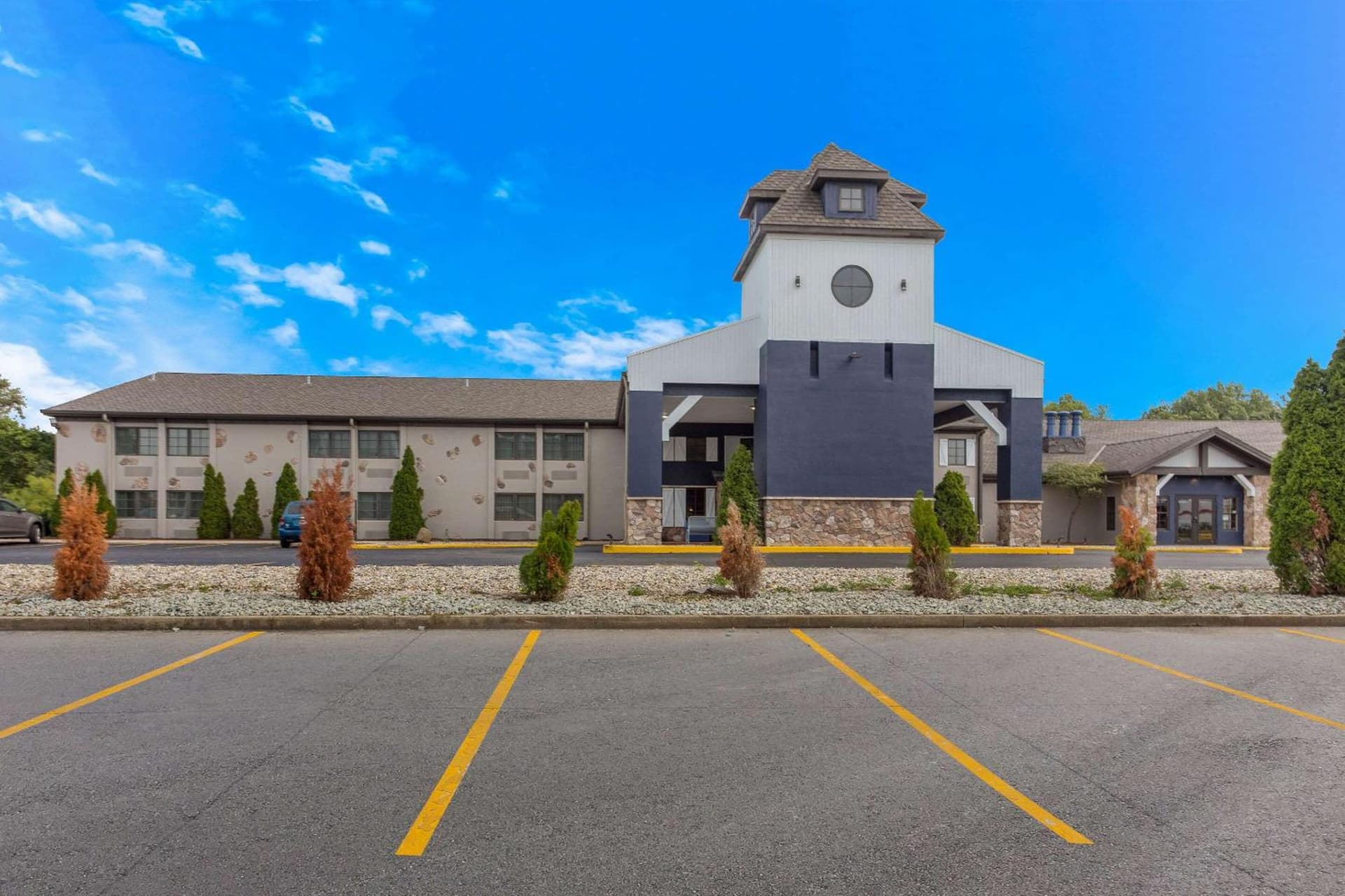 Wingate by Wyndham South Bend - Notre Dame interior in South Bend, IN — gallery photo 2
