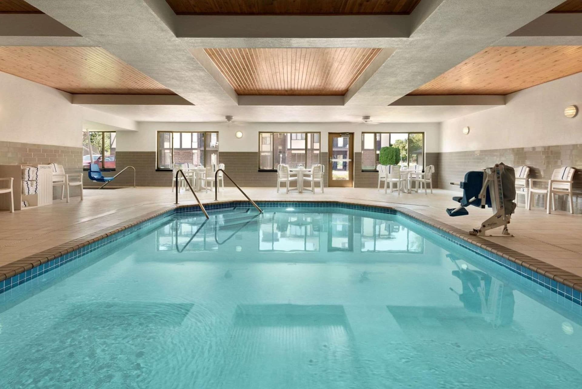 Country Inn & Suites by Radisson, St Cloud West, MN gallery photo in Saint Cloud, MN — image 26