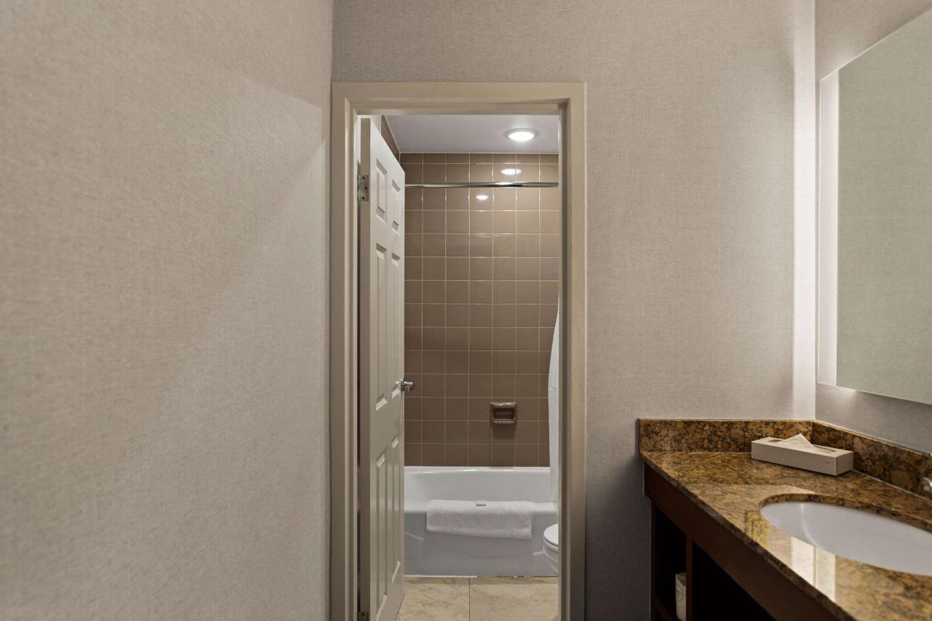 Wingate by Wyndham South Bend - Notre Dame gallery photo in South Bend, IN — image 58