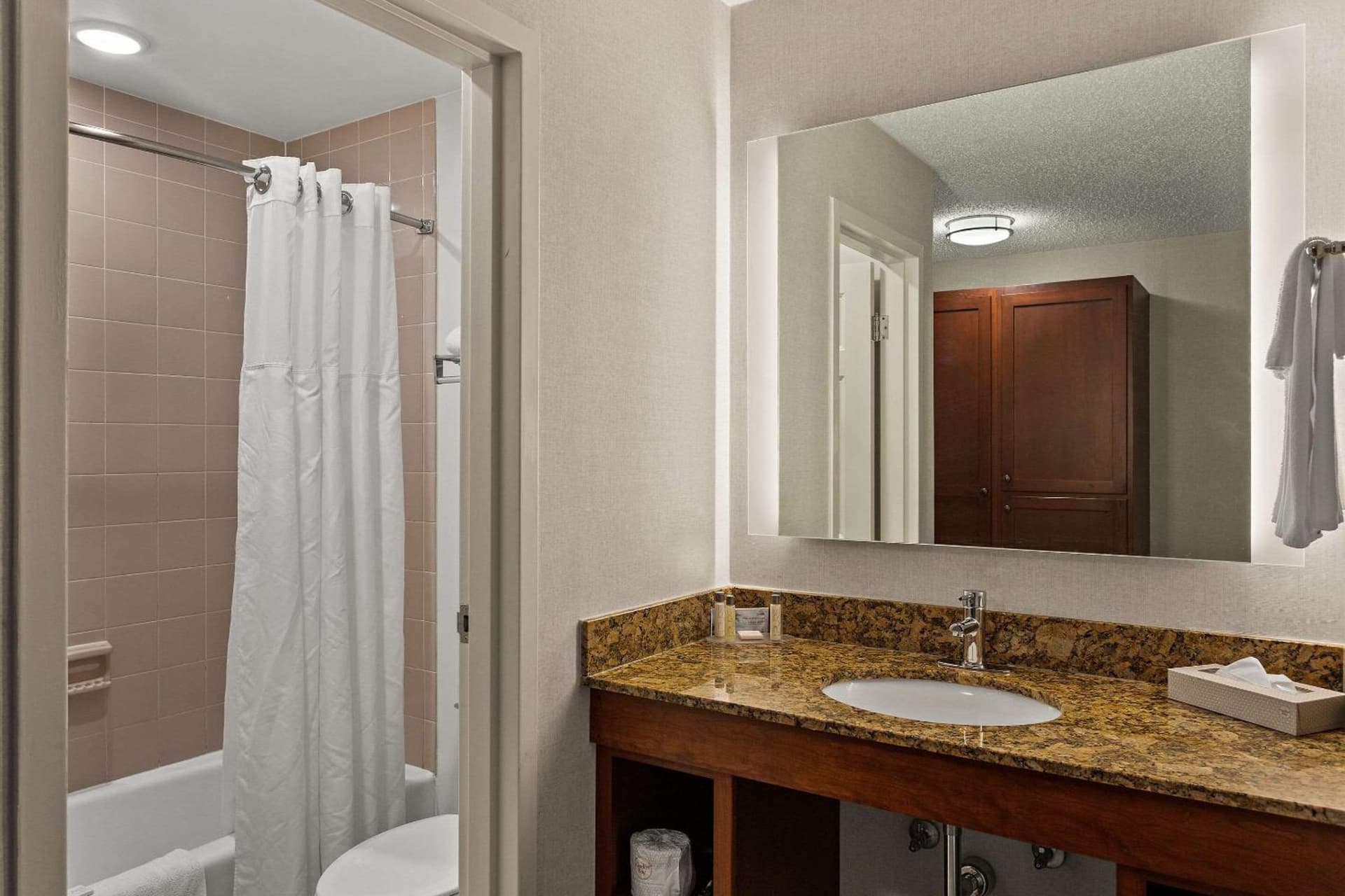 Wingate by Wyndham South Bend - Notre Dame gallery photo in South Bend, IN — image 34