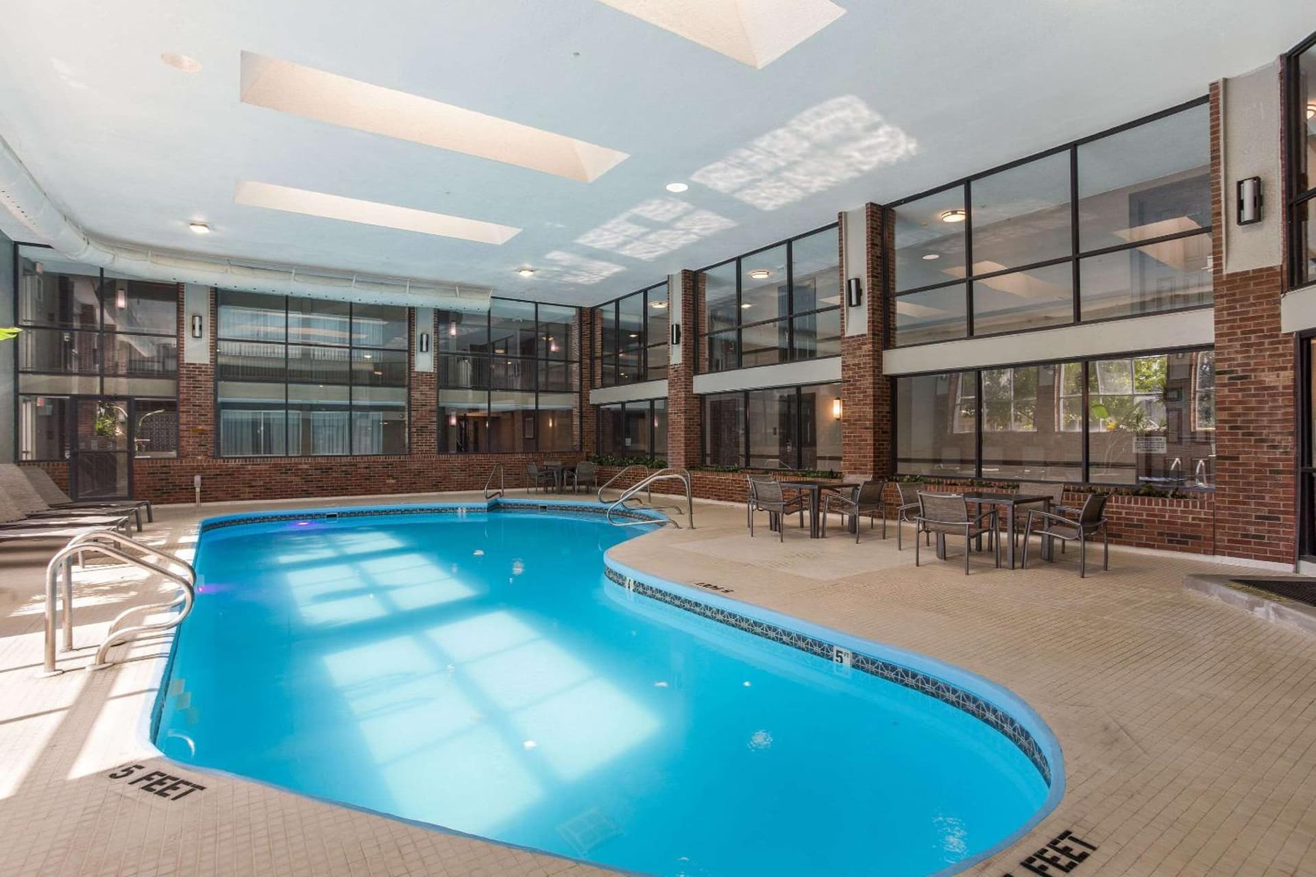 Wingate by Wyndham South Bend - Notre Dame gallery photo in South Bend, IN — image 31
