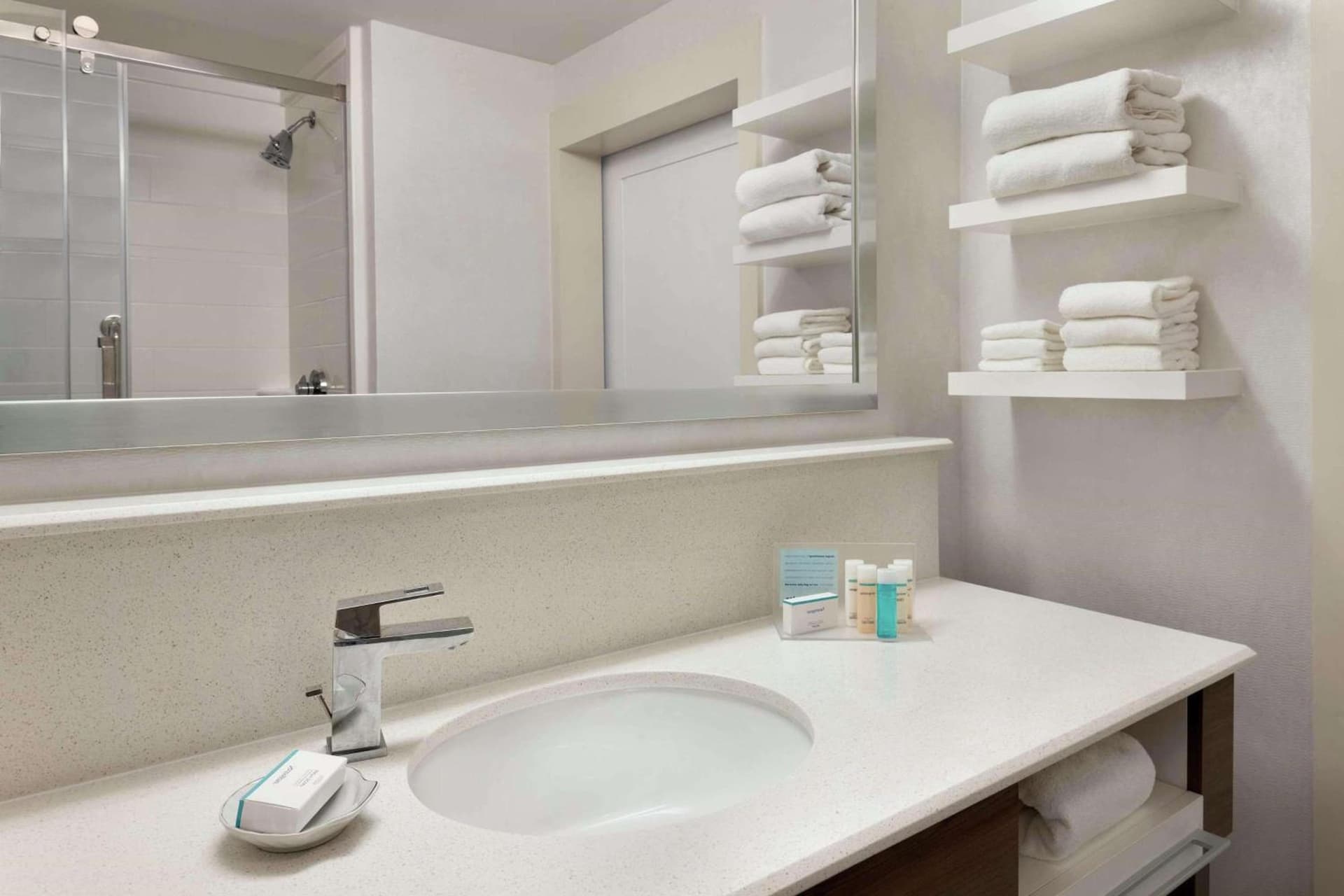 Hampton Inn Denville-Rockaway-Parsippany gallery photo in Denville, NJ — image 16