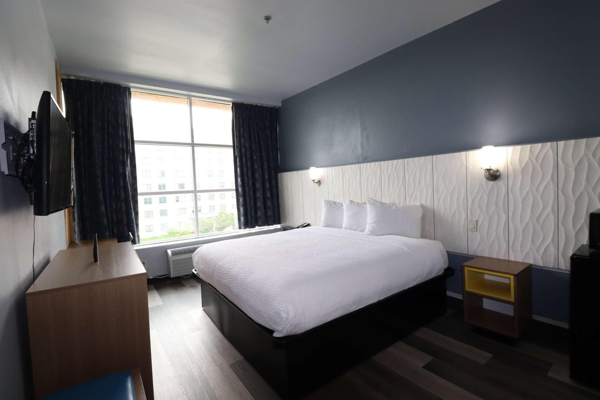 Days Inn & Suites by Wyndham Milwaukee gallery photo in Milwaukee, WI — image 18