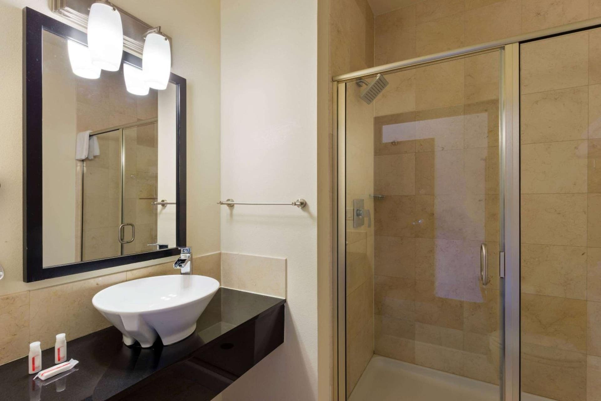 Days Inn & Suites by Wyndham Milwaukee gallery photo in Milwaukee, WI — image 39