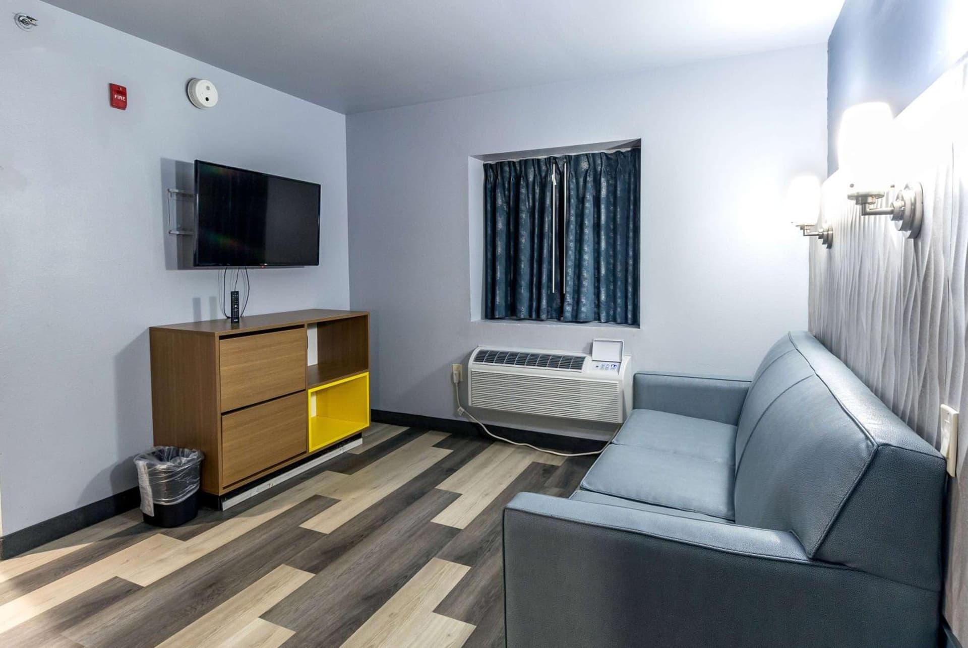 Days Inn & Suites by Wyndham Milwaukee gallery photo in Milwaukee, WI — image 32
