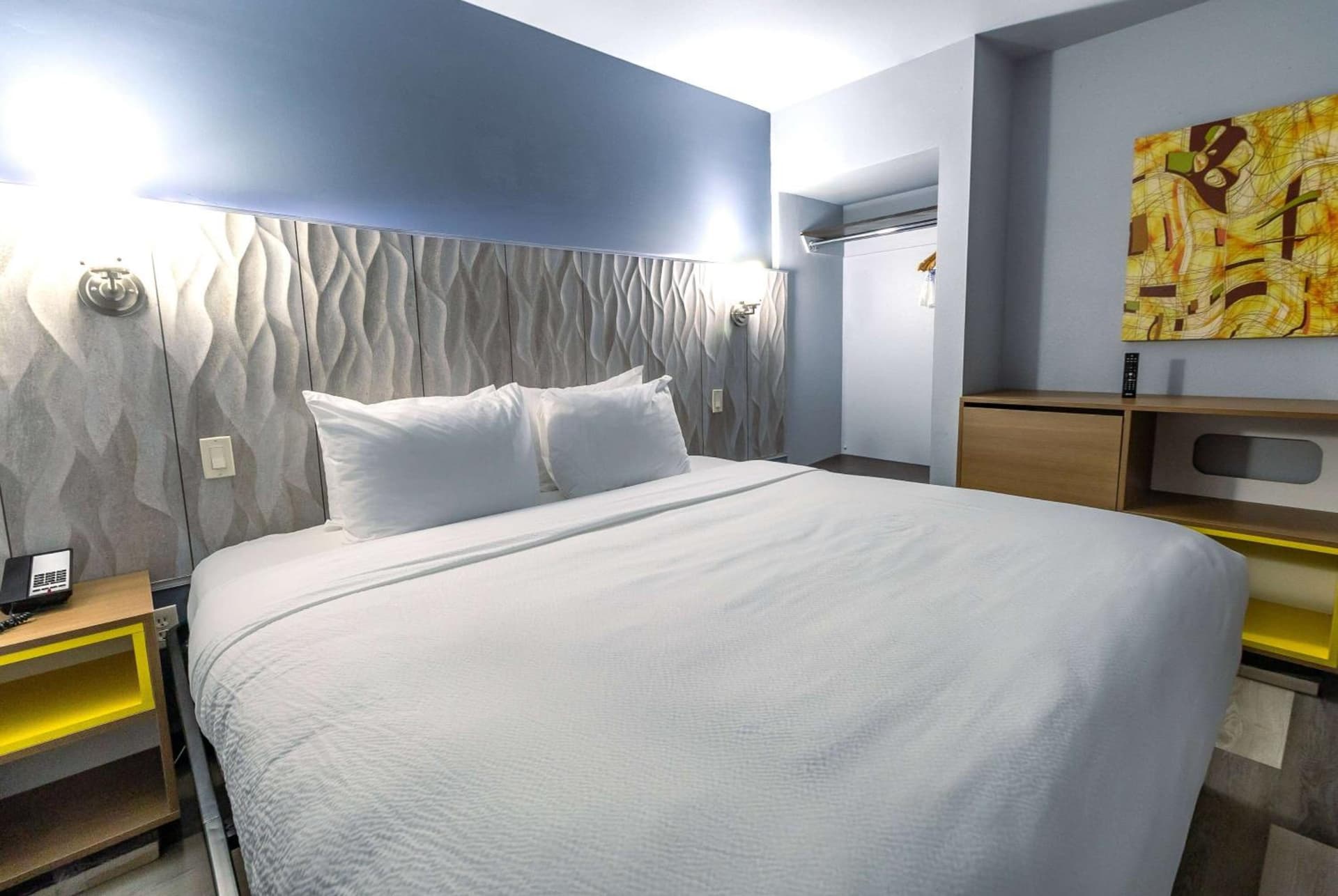 Days Inn & Suites by Wyndham Milwaukee gallery photo in Milwaukee, WI — image 16