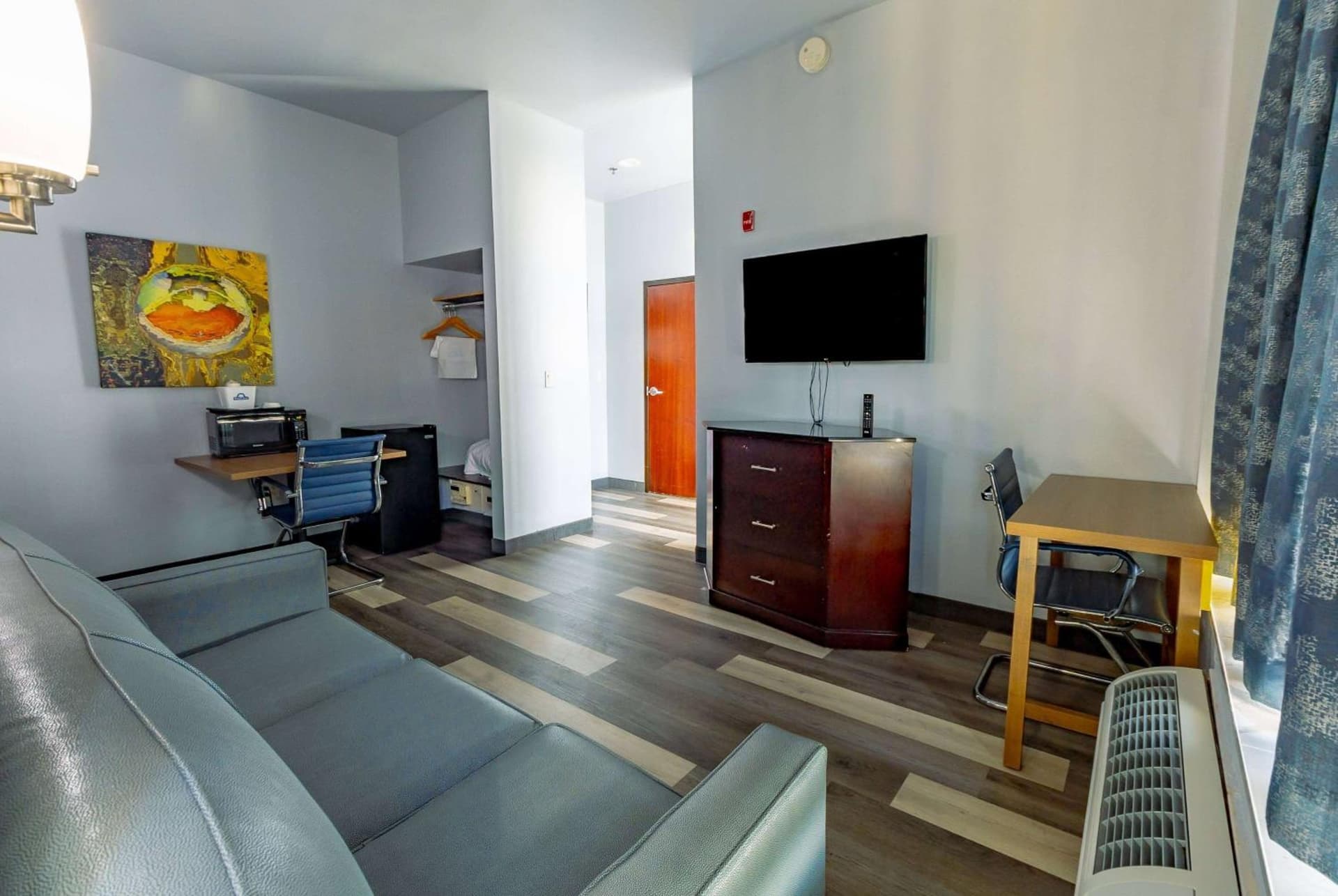 Days Inn & Suites by Wyndham Milwaukee gallery photo in Milwaukee, WI — image 5