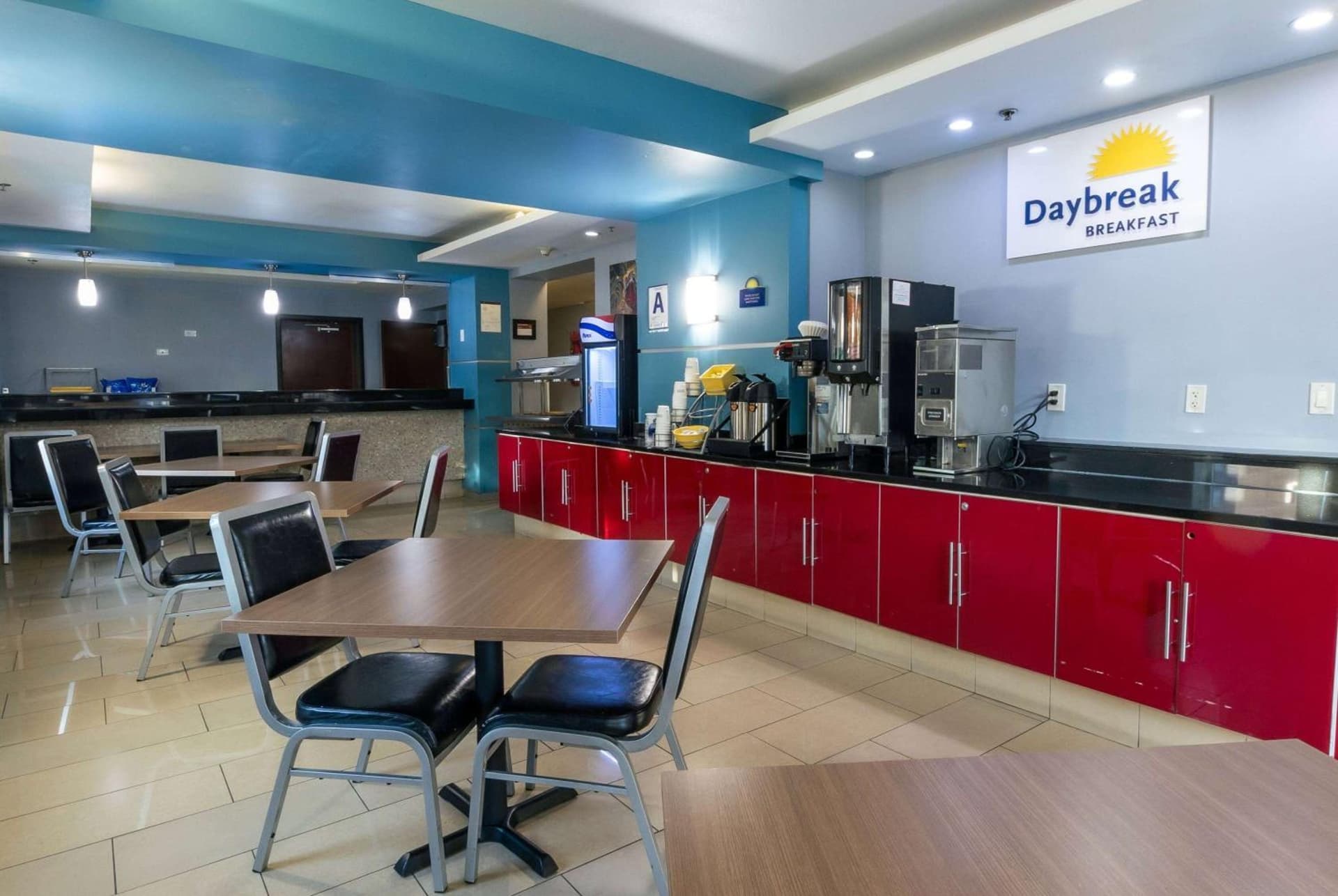 Days Inn & Suites by Wyndham Milwaukee gallery photo in Milwaukee, WI — image 4