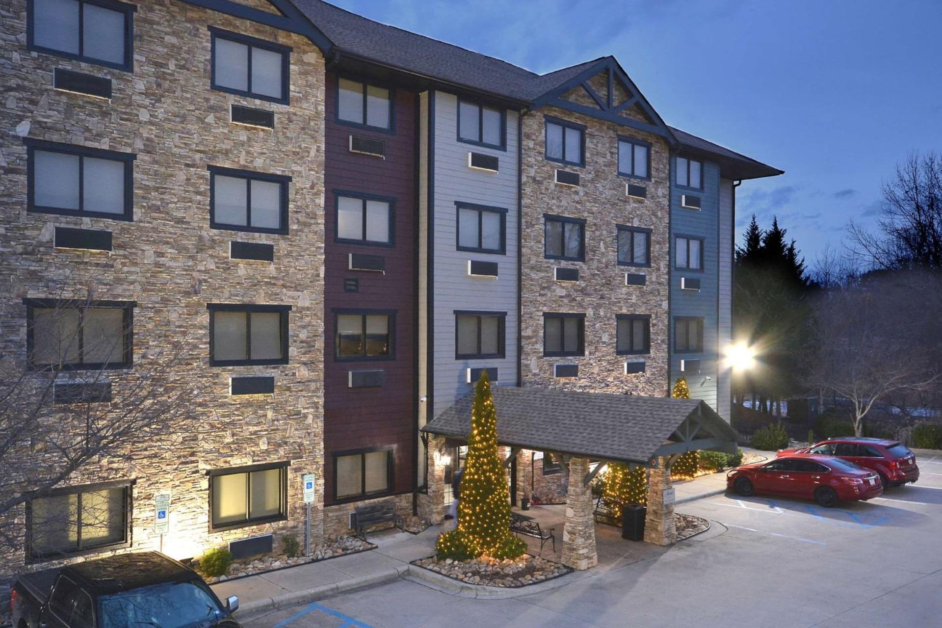 Brookstone Lodge near Biltmore Village, an Ascend Collection Hotel interior in Asheville, NC — gallery photo 2