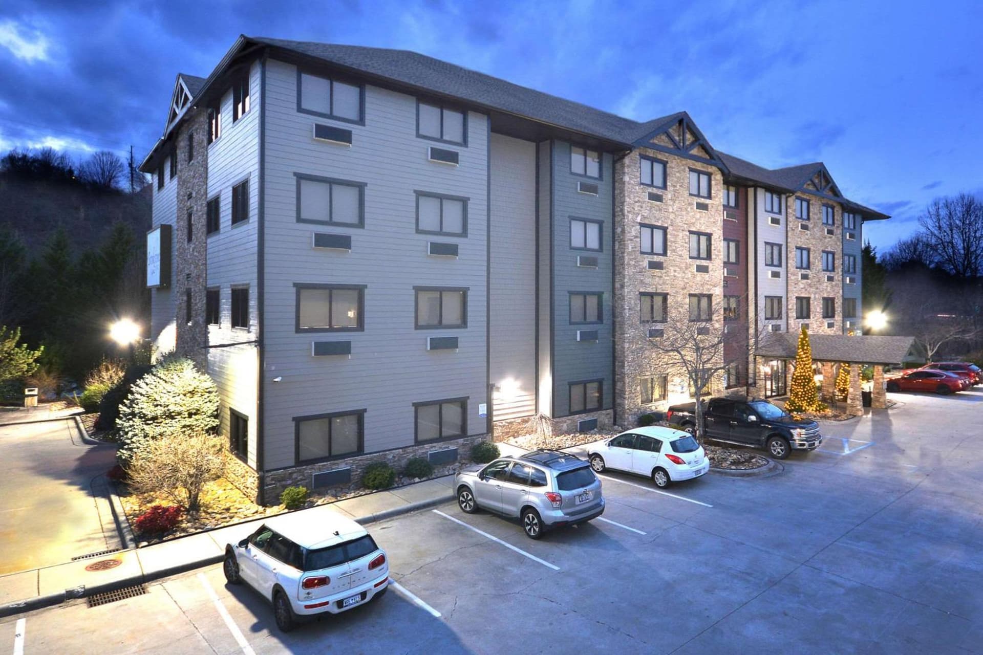 Brookstone Lodge near Biltmore Village, an Ascend Collection Hotel property views in Asheville, NC — gallery photo 3