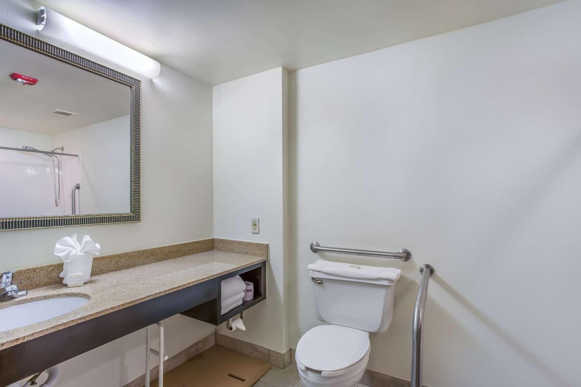 Burrstone Inn, an Ascend Collection Hotel gallery photo in Utica, NY — image 60