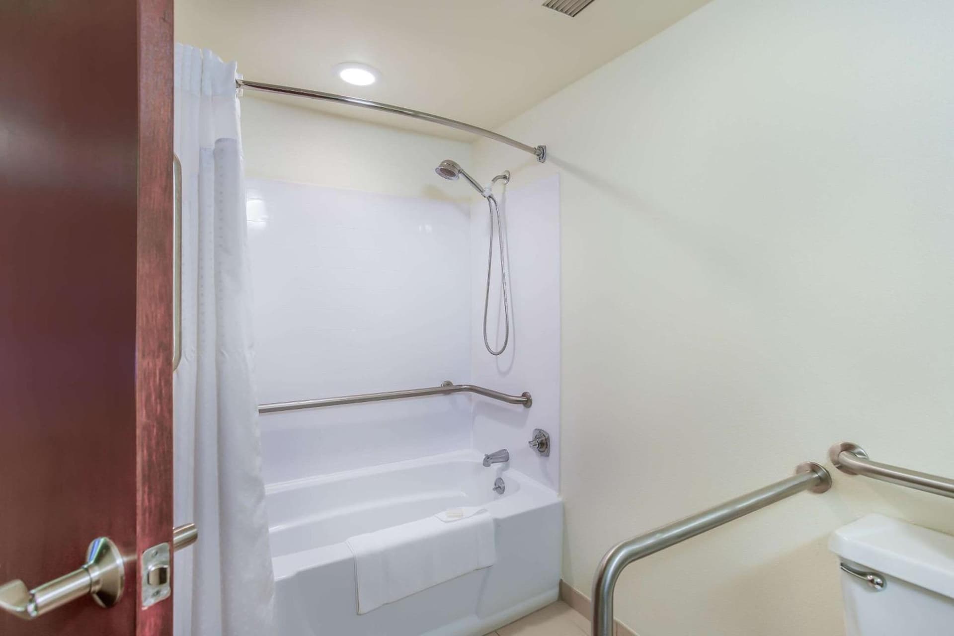 Burrstone Inn, an Ascend Collection Hotel gallery photo in Utica, NY — image 80