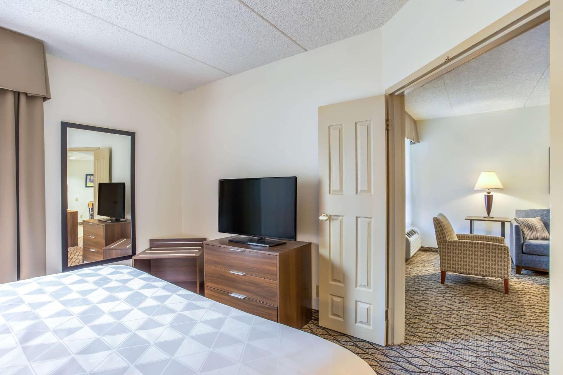 Burrstone Inn, an Ascend Collection Hotel gallery photo in Utica, NY — image 92