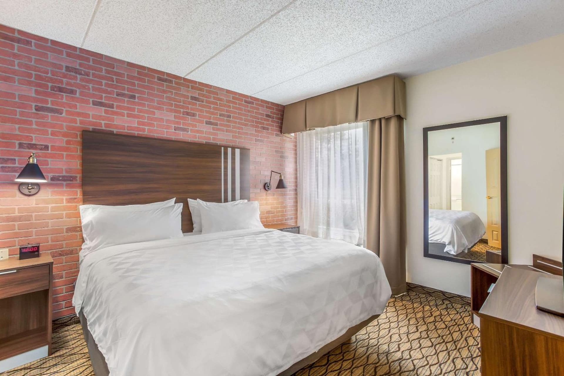 Burrstone Inn, an Ascend Collection Hotel gallery photo in Utica, NY — image 54