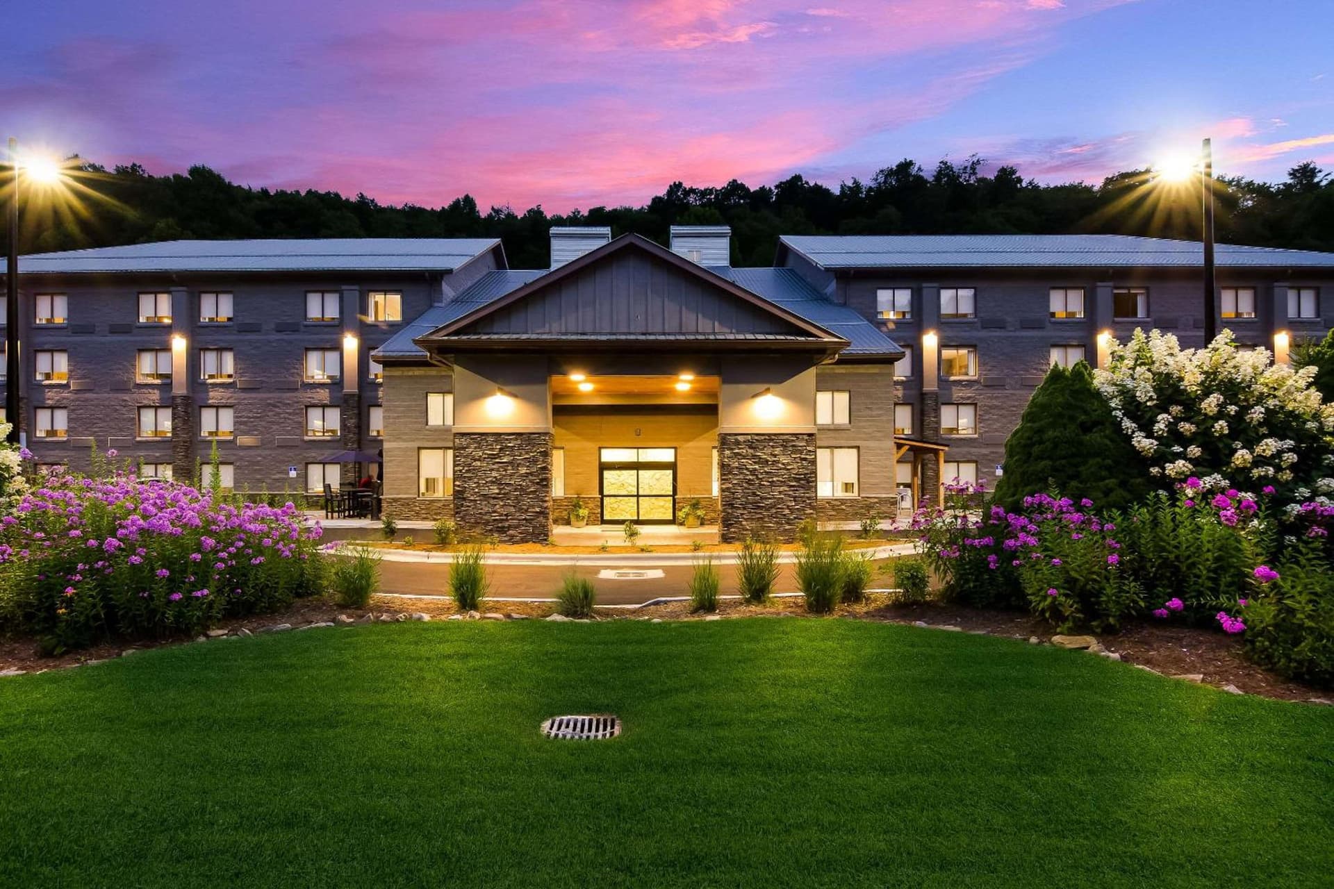 Graystone Lodge, an Ascend Collection Hotel featured exterior or lobby in Boone, NC — similar hotel