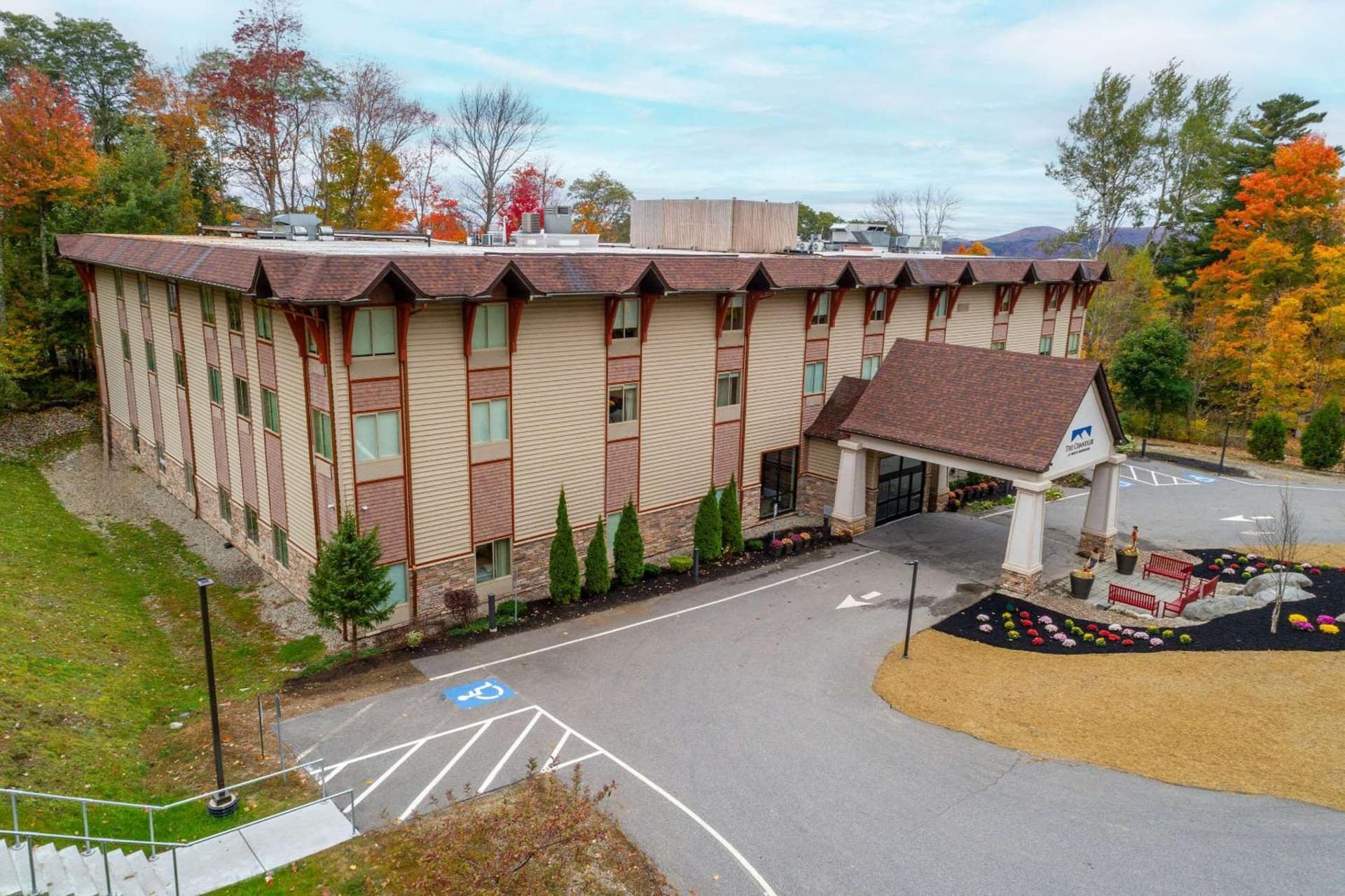 The Chandler Inn Bethlehem - Littleton, an Ascend Collection Hotel interior in Bethlehem — gallery photo 2
