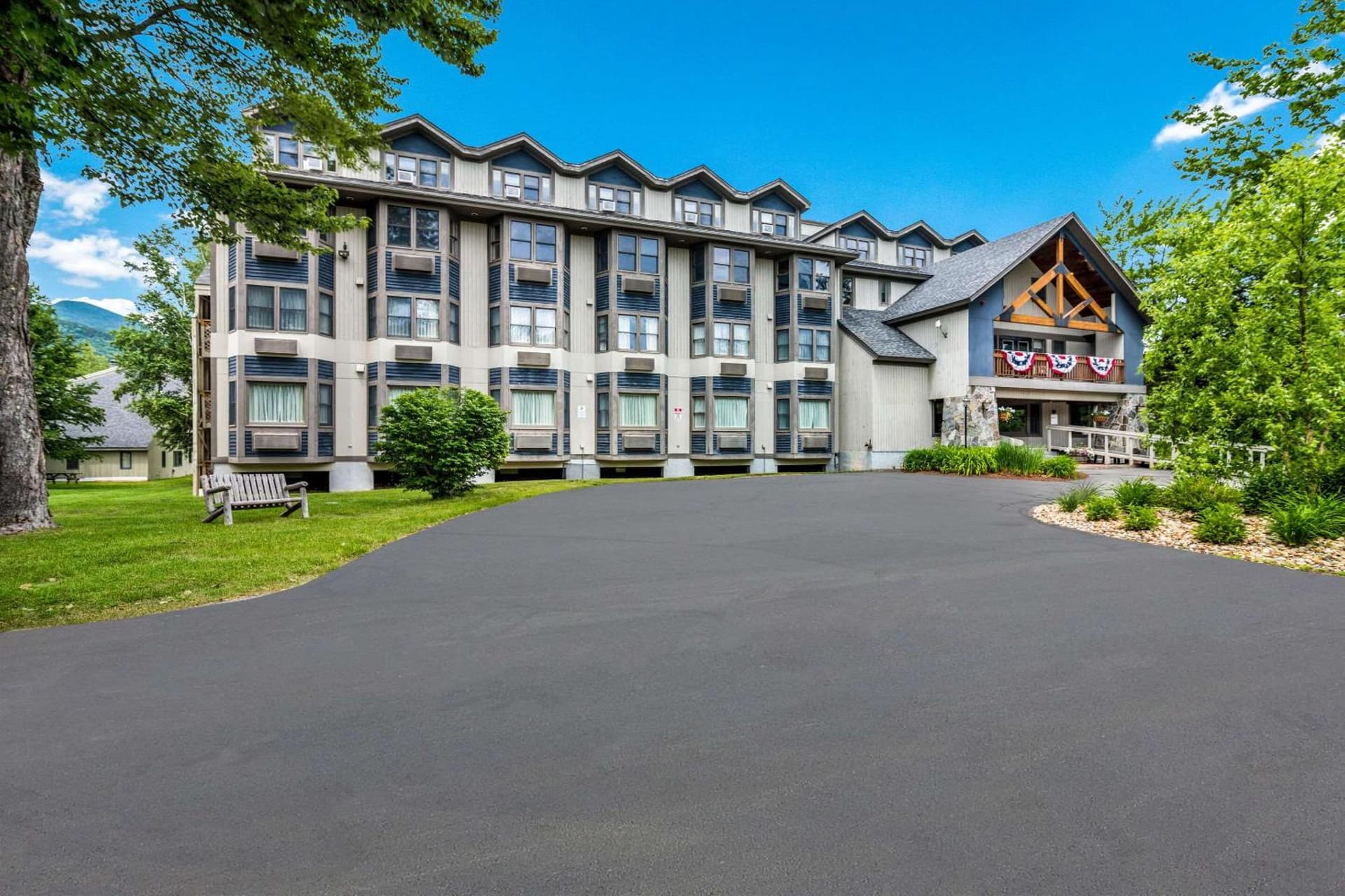 The Valley Inn, an Ascend Collection Hotel property views in Waterville Valley — gallery photo 3