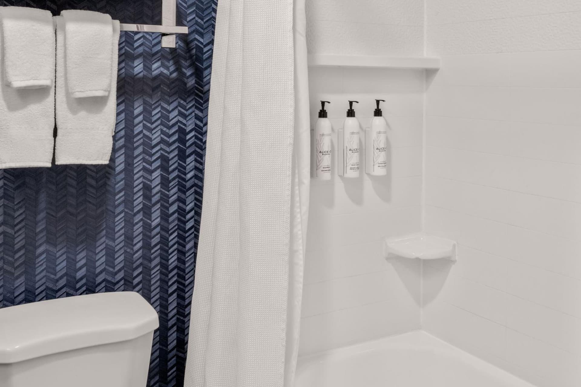 Fairfield Inn & Suites Naperville/Aurora interior in Naperville, IL — gallery photo 2