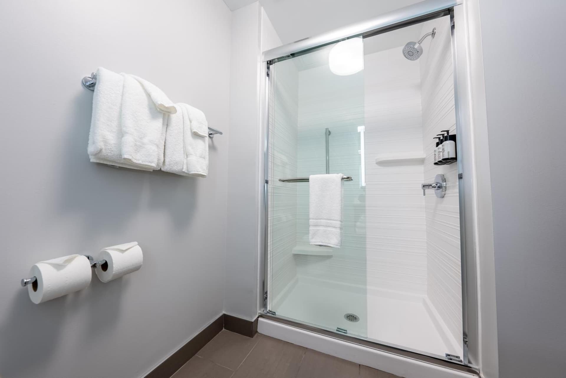 avid hotels - Kalamazoo East by IHG gallery photo in Kalamazoo, MI — image 4