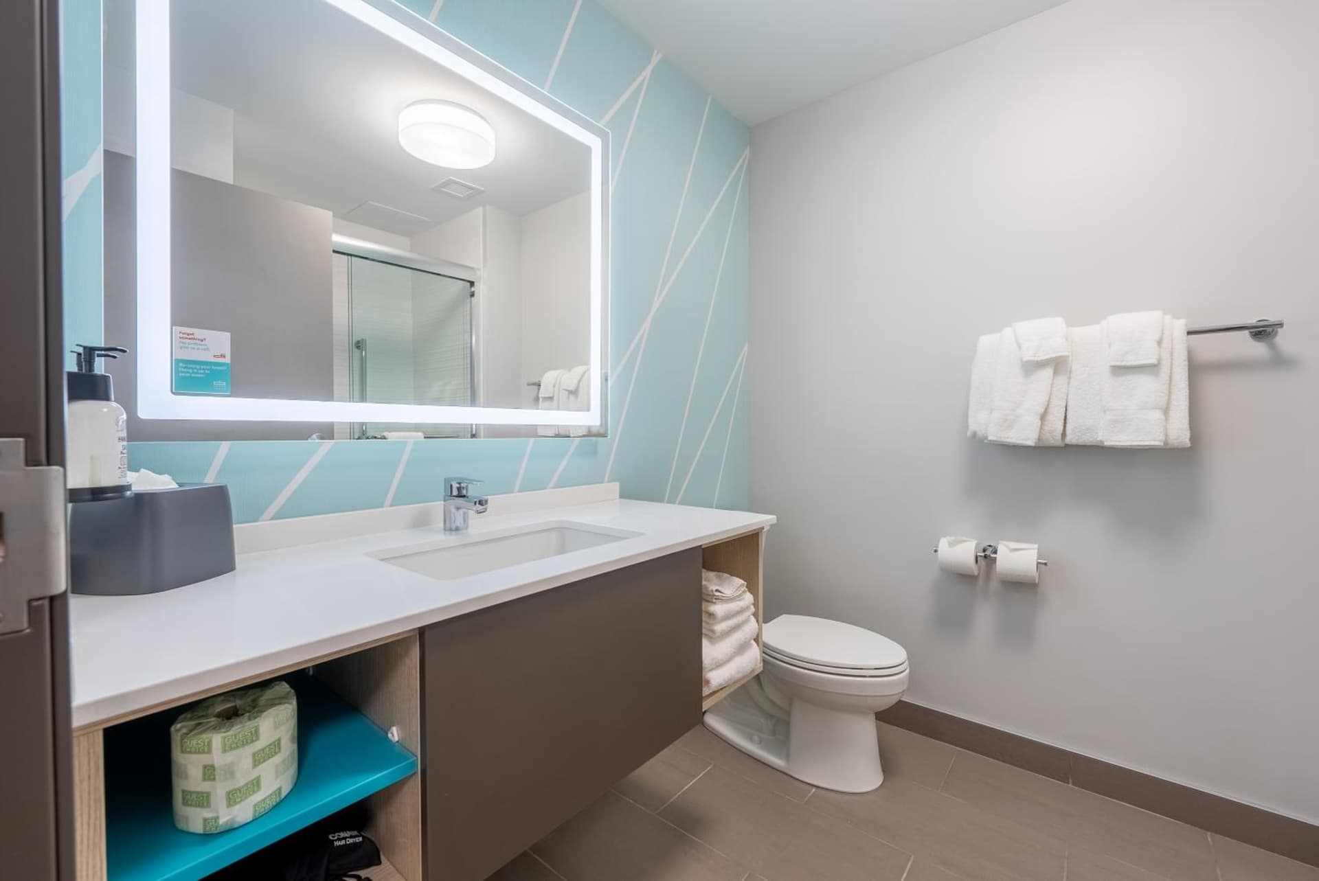 avid hotels - Kalamazoo East by IHG gallery photo in Kalamazoo, MI — image 12