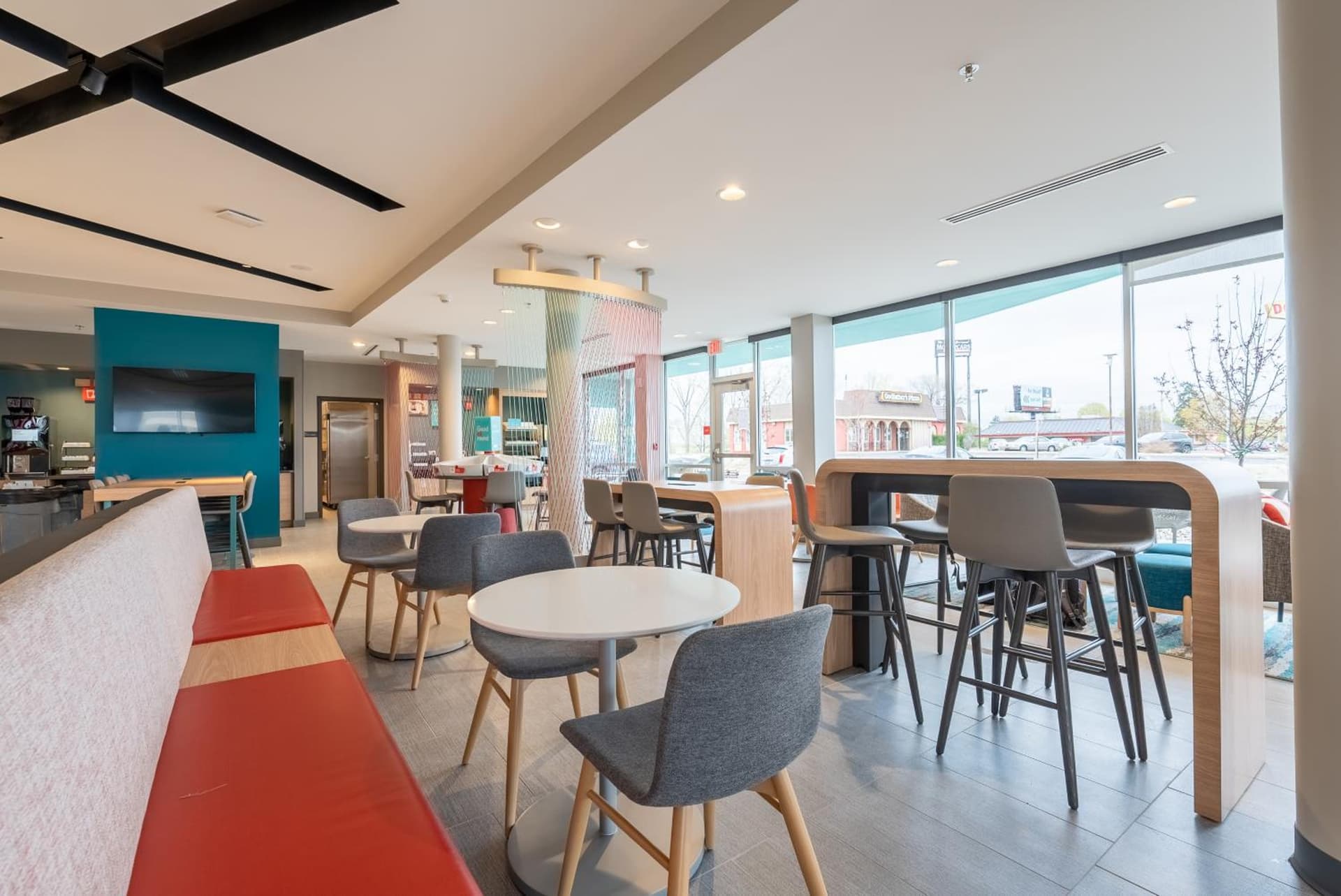 avid hotels - Kalamazoo East by IHG gallery photo in Kalamazoo, MI — image 13