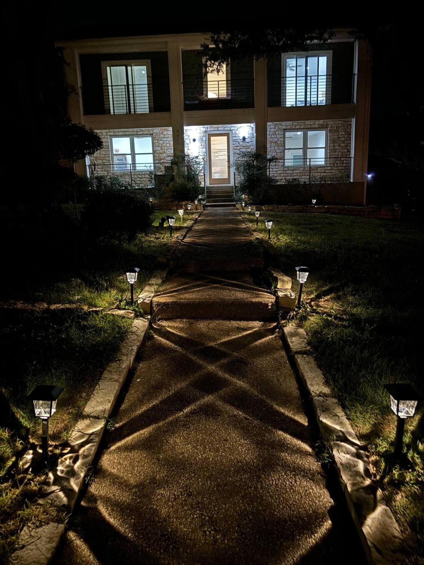 Fire Pit, Gym, Ping Pong, Corn Hole, King Beds interior in Austin, TX — gallery photo 2
