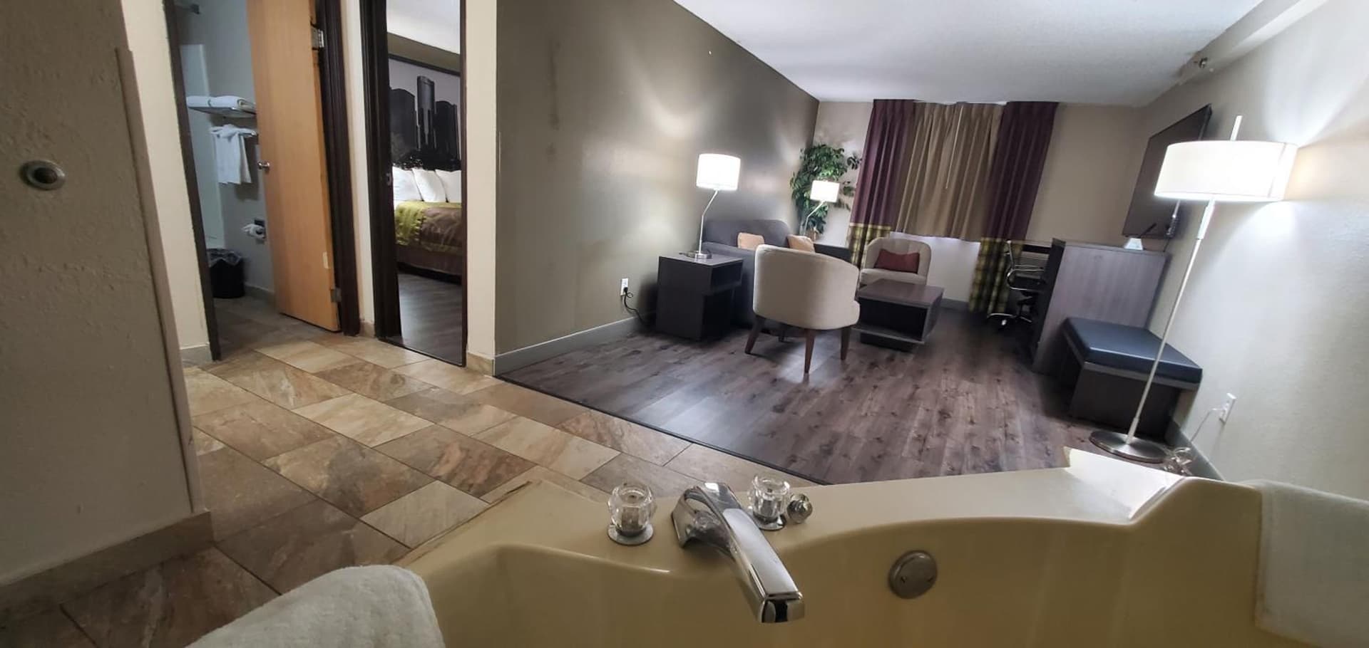 Super 8 by Wyndham Sterling Heights/Detroit Area gallery photo in Sterling Heights, MI — image 17