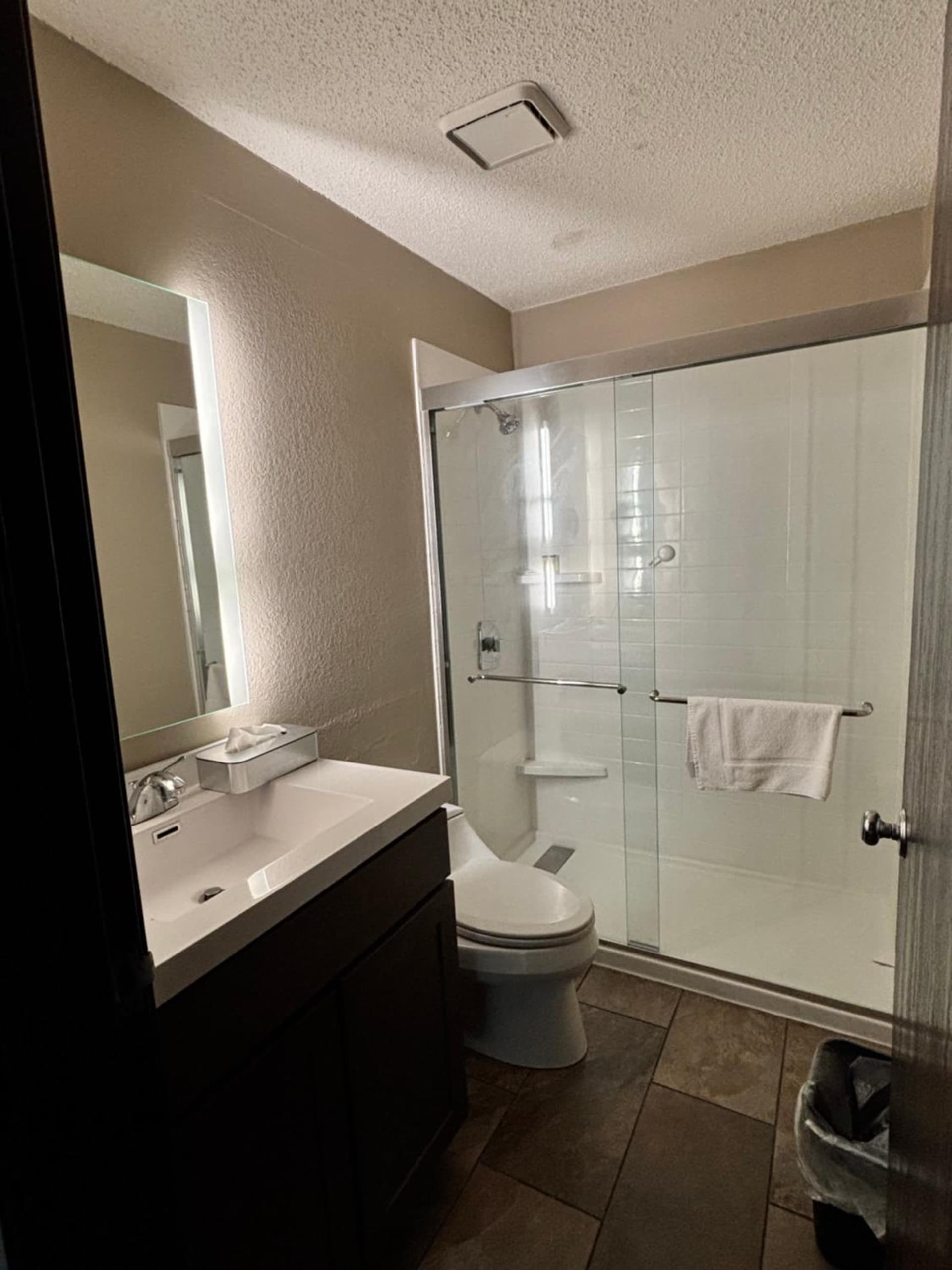Super 8 by Wyndham Sterling Heights/Detroit Area gallery photo in Sterling Heights, MI — image 6