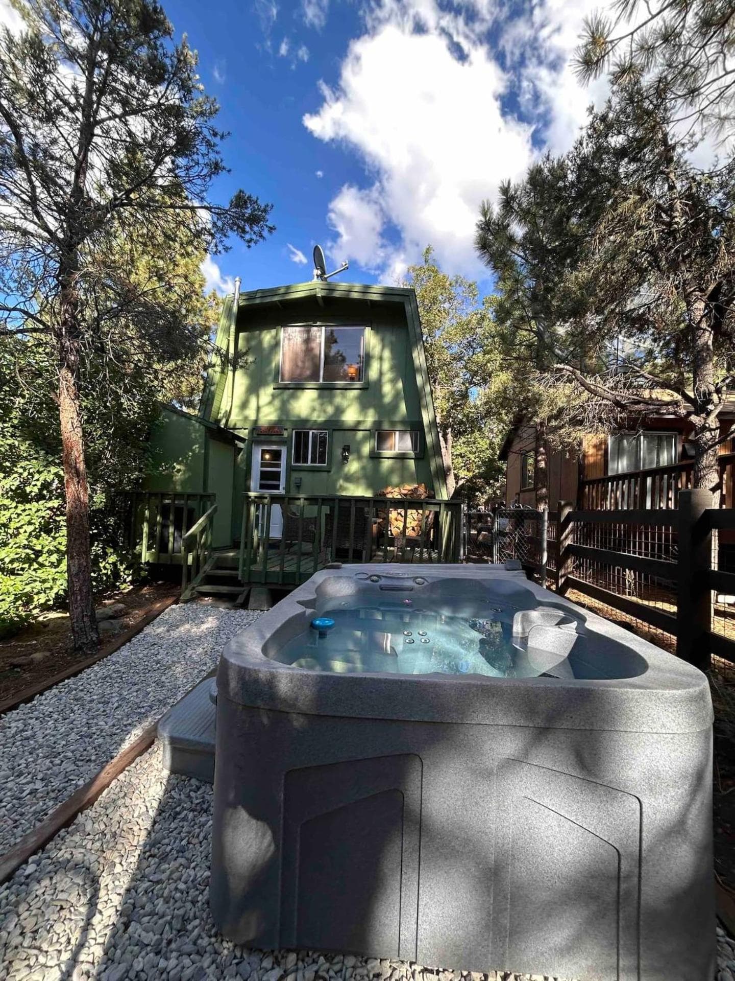 Fireplace, King Bed, Hottub,firepit The Jameson interior in Sugarloaf — gallery photo 2