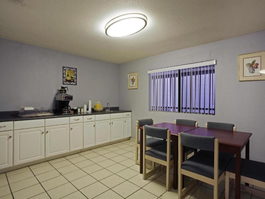 Days Inn by Wyndham Hemet gallery photo in Hemet, CA — image 18