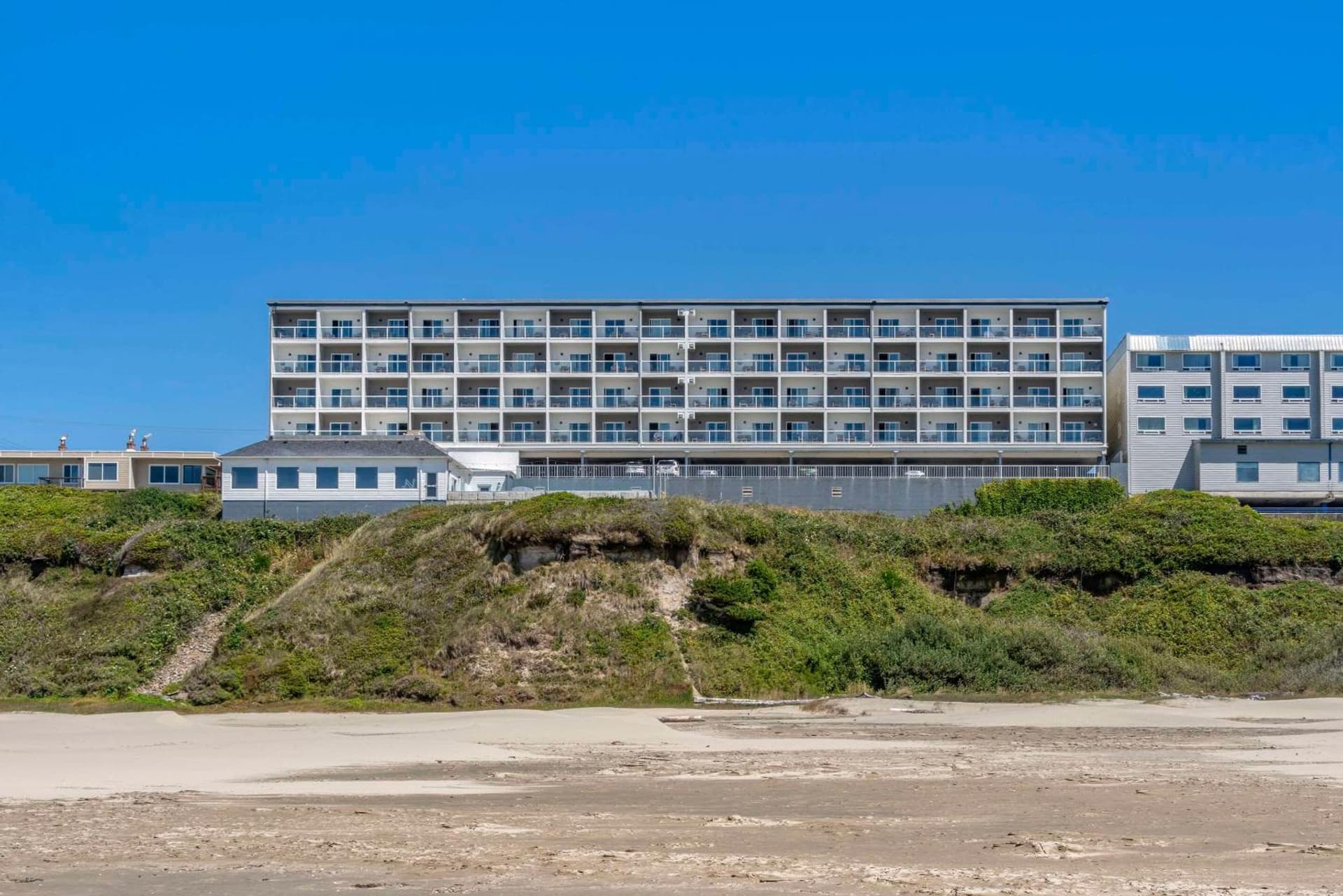 Elizabeth Oceanfront Suites, an Ascend Collection Hotel property views in Newport, OR — gallery photo 3