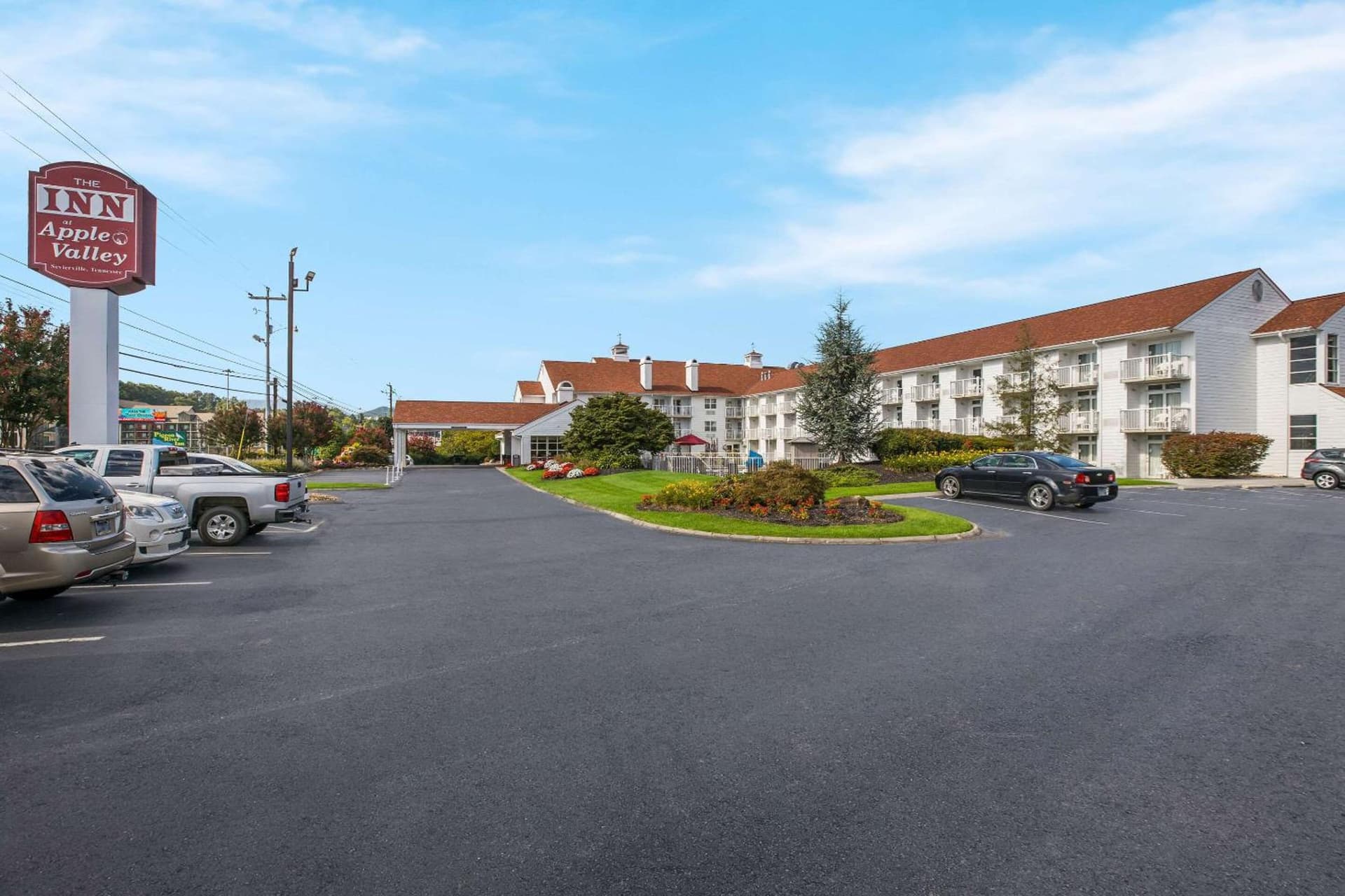 The Inn at Apple Valley, an Ascend Collection Hotel featured exterior or lobby in Pigeon Forge, TN — similar hotel