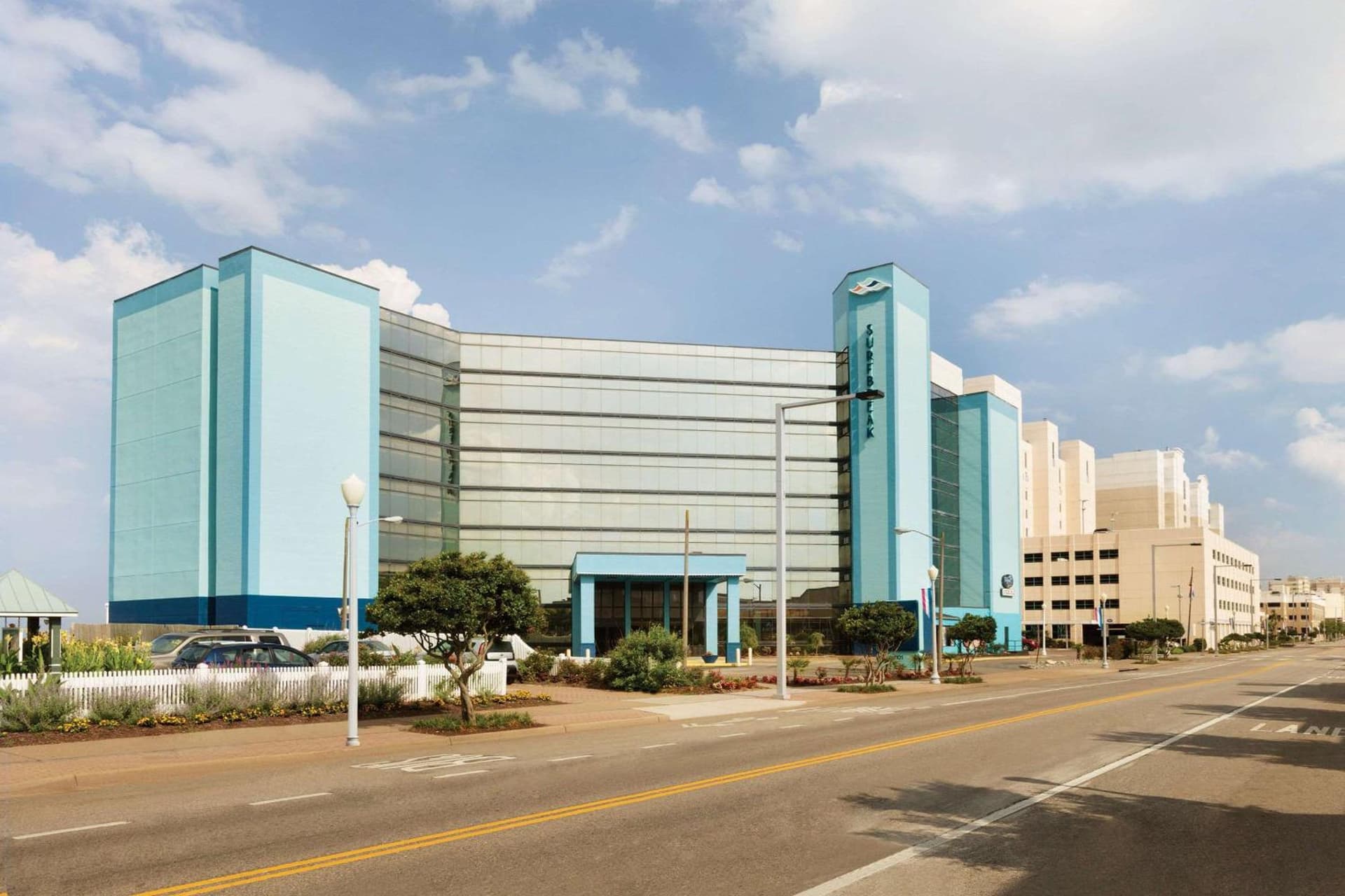 Surfbreak Virginia Beach Oceanfront, an Ascend Collection Hotel interior in Virginia Beach, VA — gallery photo 2