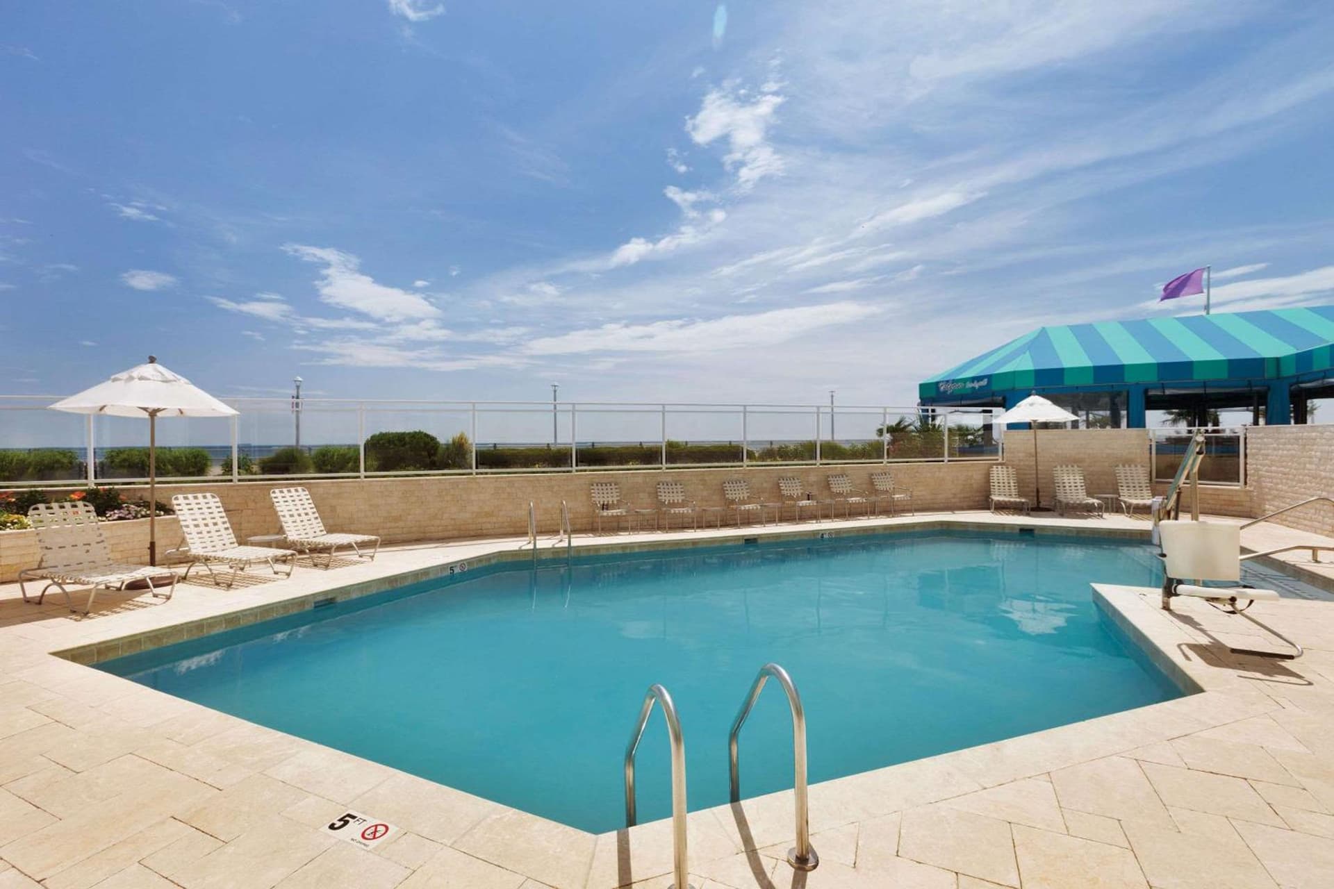 Surfbreak Virginia Beach Oceanfront, an Ascend Collection Hotel gallery photo in Virginia Beach, VA — image 20