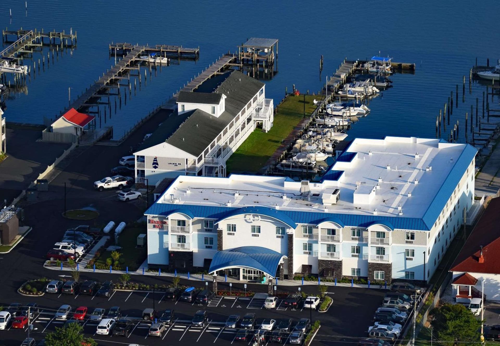 Marina Bay Hotel & Suites, an Ascend Collection Hotel — hotel in Chincoteague, Virginia