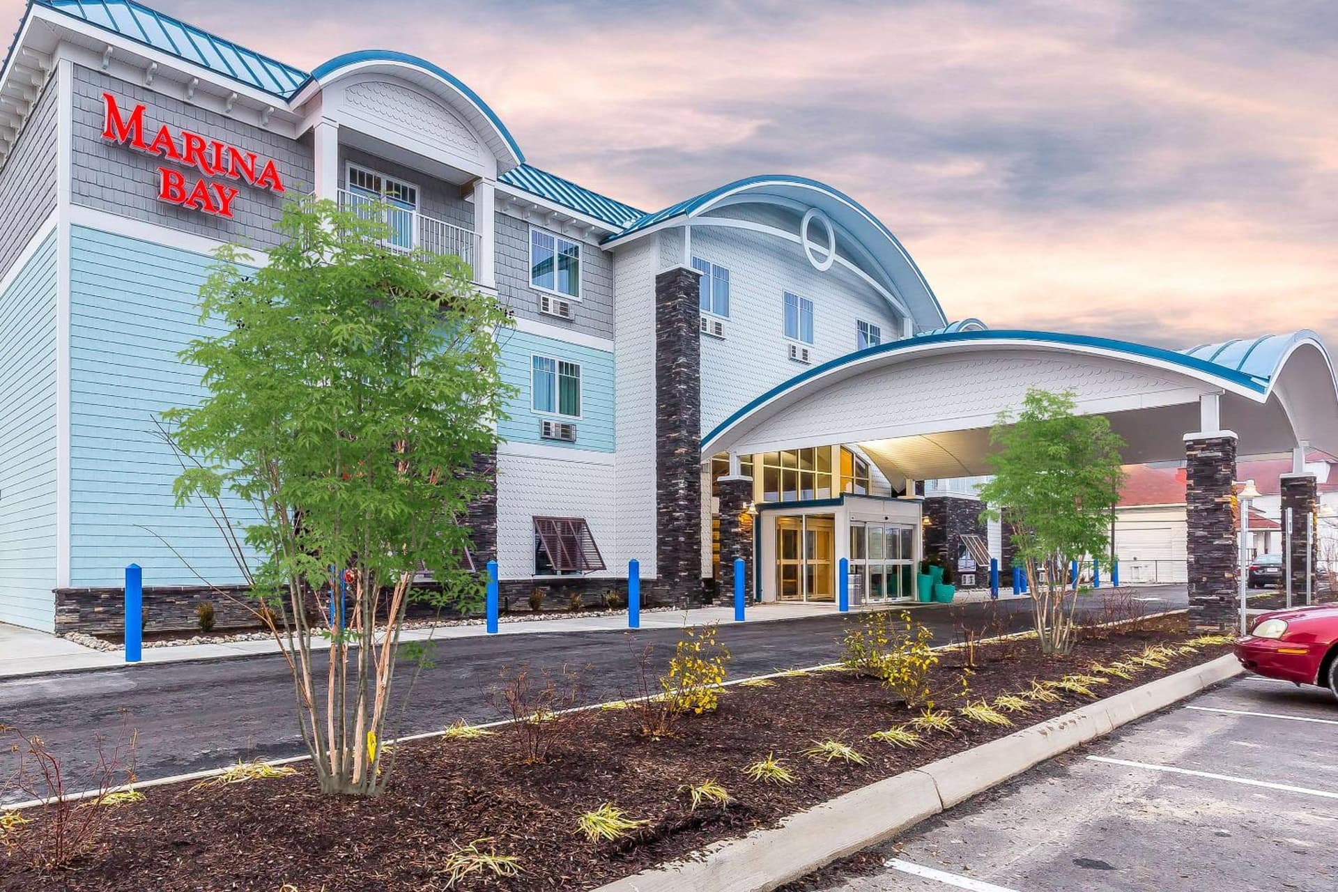 Marina Bay Hotel & Suites, an Ascend Collection Hotel interior in Chincoteague, VA — gallery photo 2