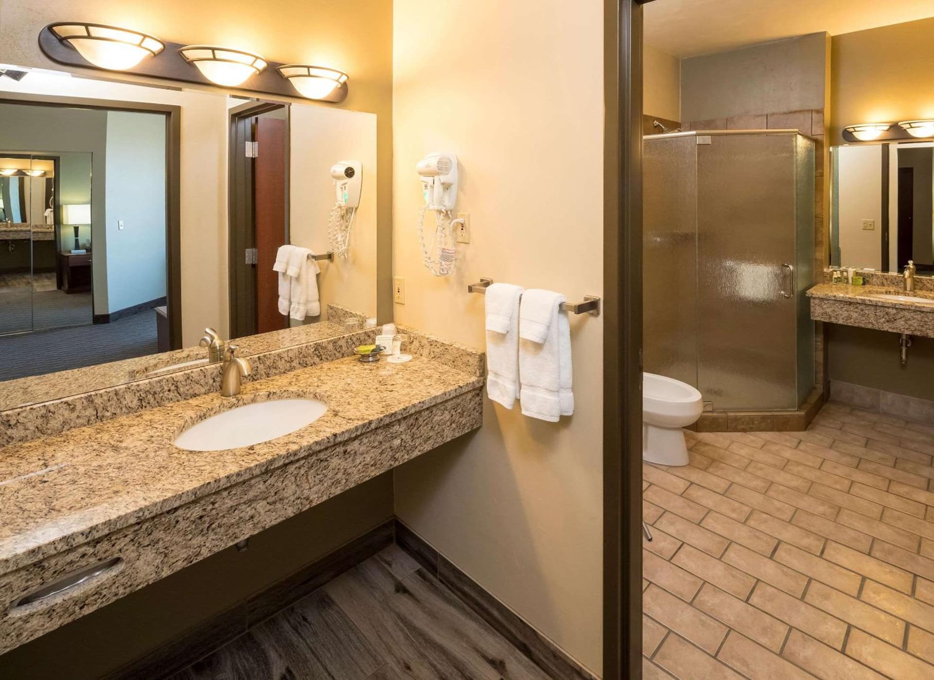 Kress Inn, an Ascend Collection Hotel interior in De Pere, WI — gallery photo 2