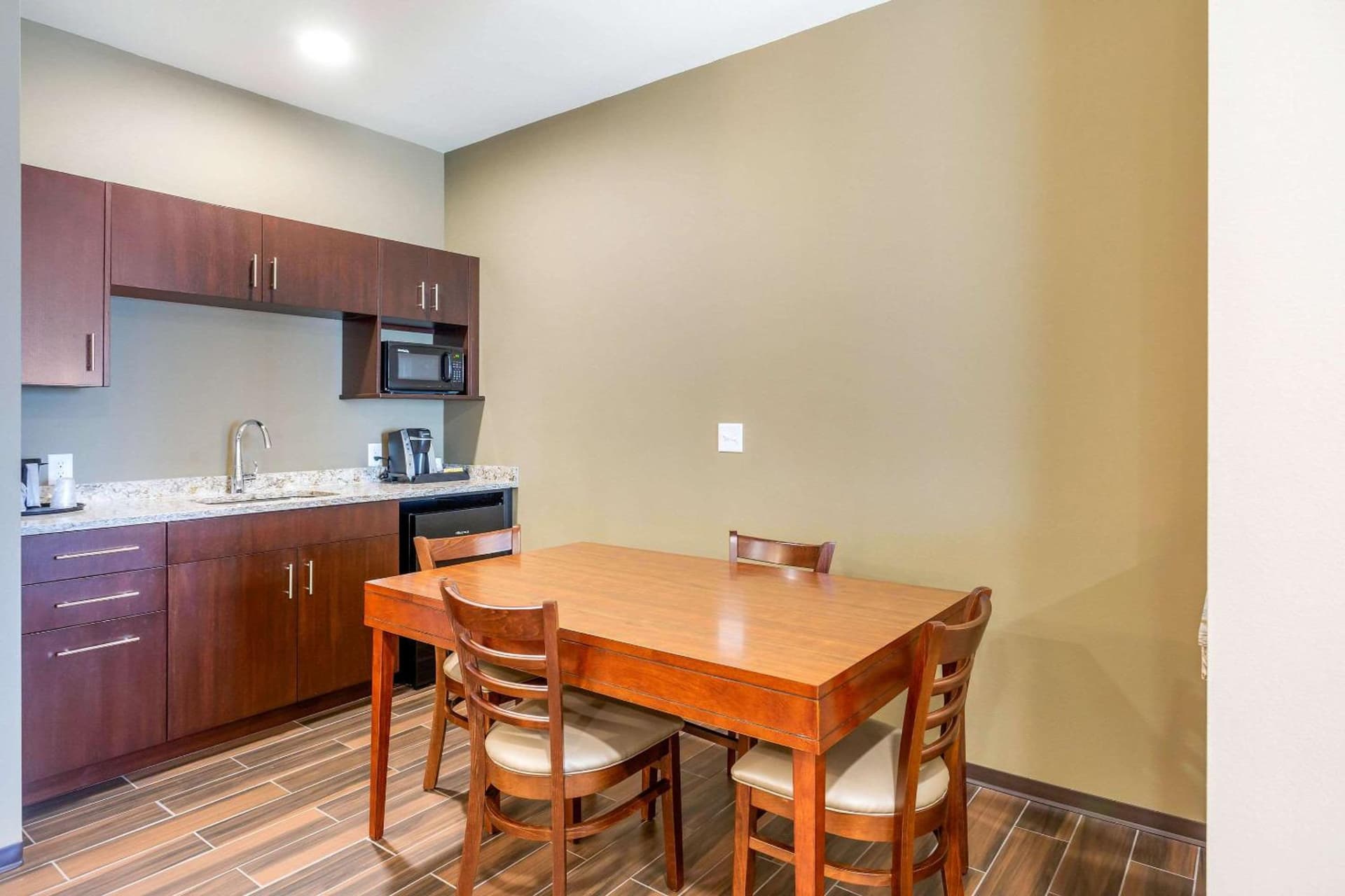 Comfort Suites Burlington near I-5 gallery photo in Burlington, WA — image 19