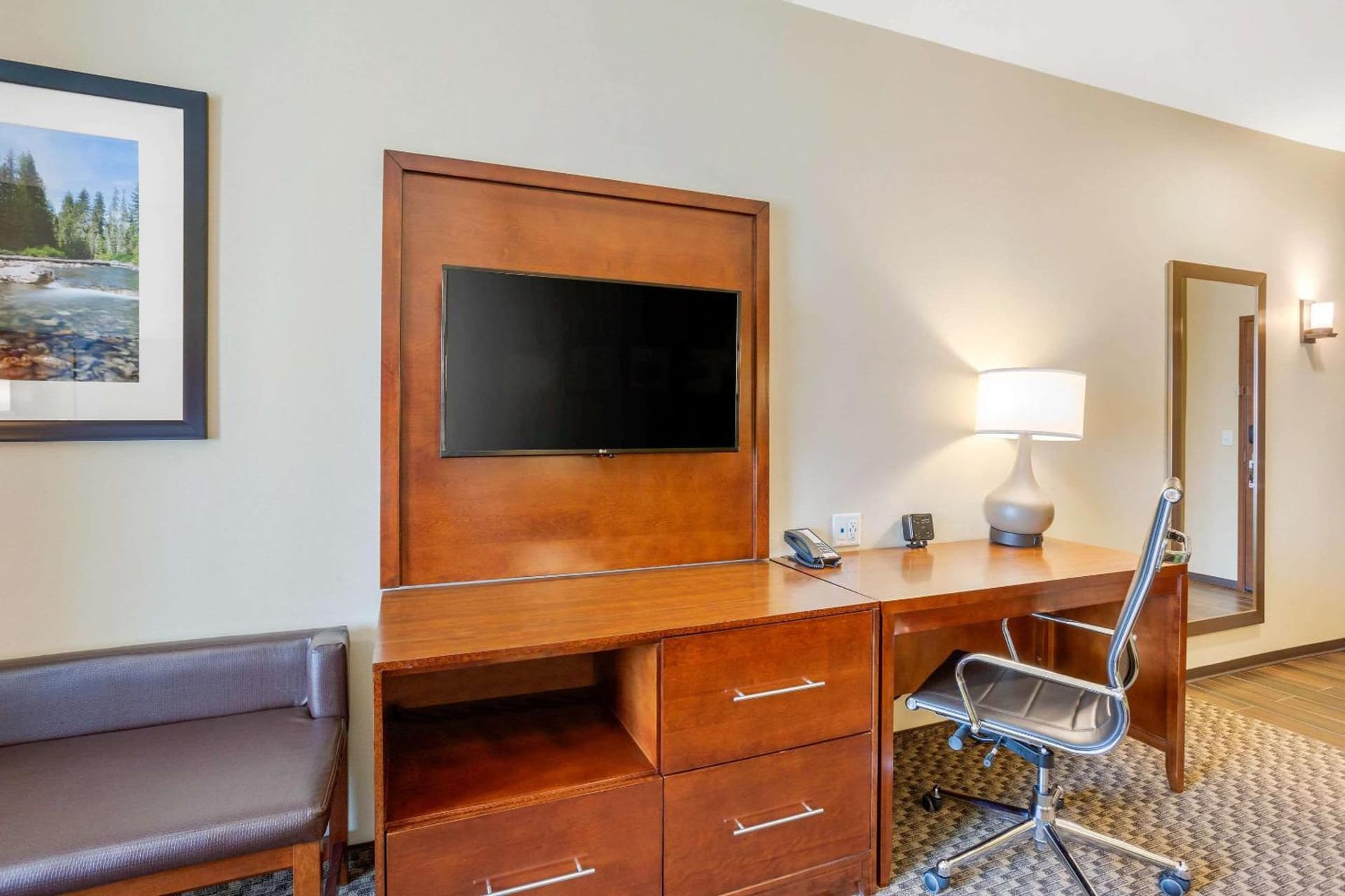 Comfort Suites Burlington near I-5 interior in Burlington, WA — gallery photo 2