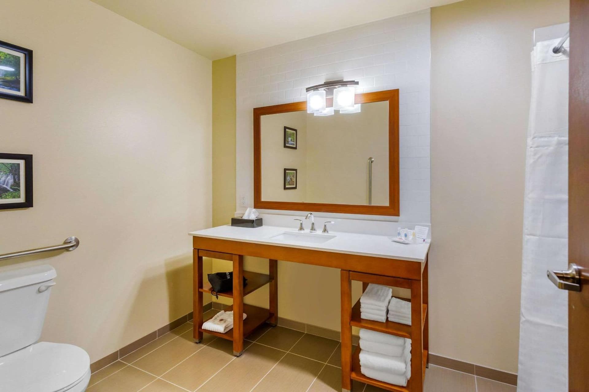 Comfort Suites Burlington near I-5 gallery photo in Burlington, WA — image 53
