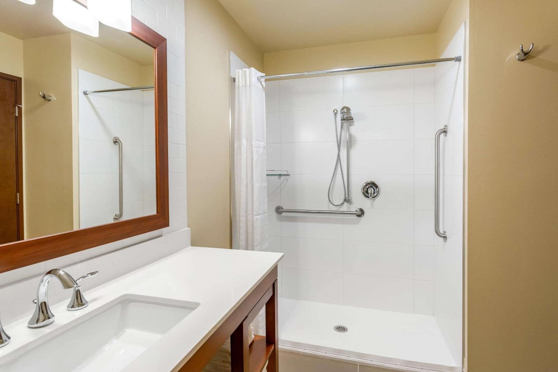 Comfort Suites Burlington near I-5 gallery photo in Burlington, WA — image 35