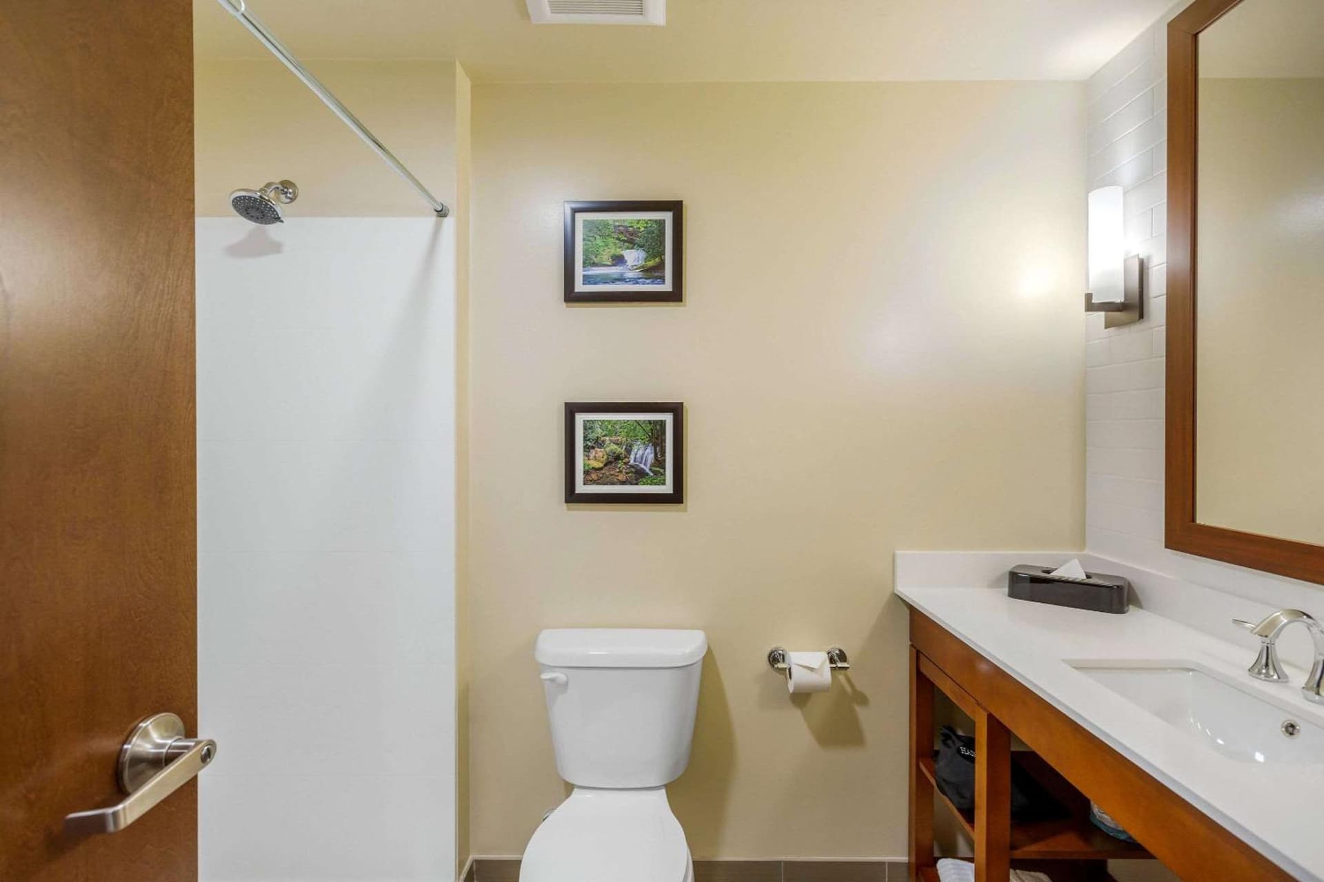 Comfort Suites Burlington near I-5 gallery photo in Burlington, WA — image 42