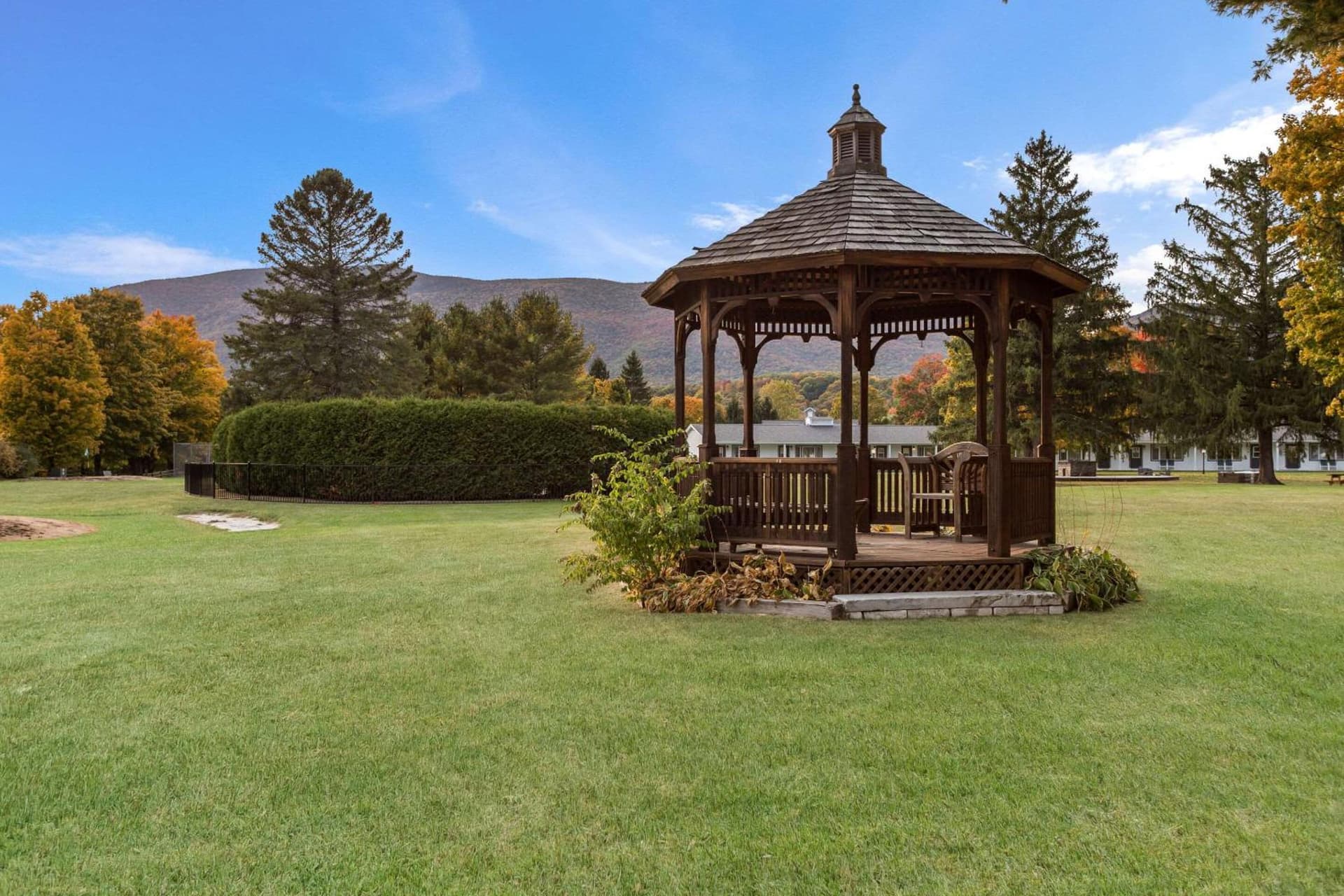 The Palmer House Resort, an Ascend Collection Hotel interior in Manchester, VT — gallery photo 2