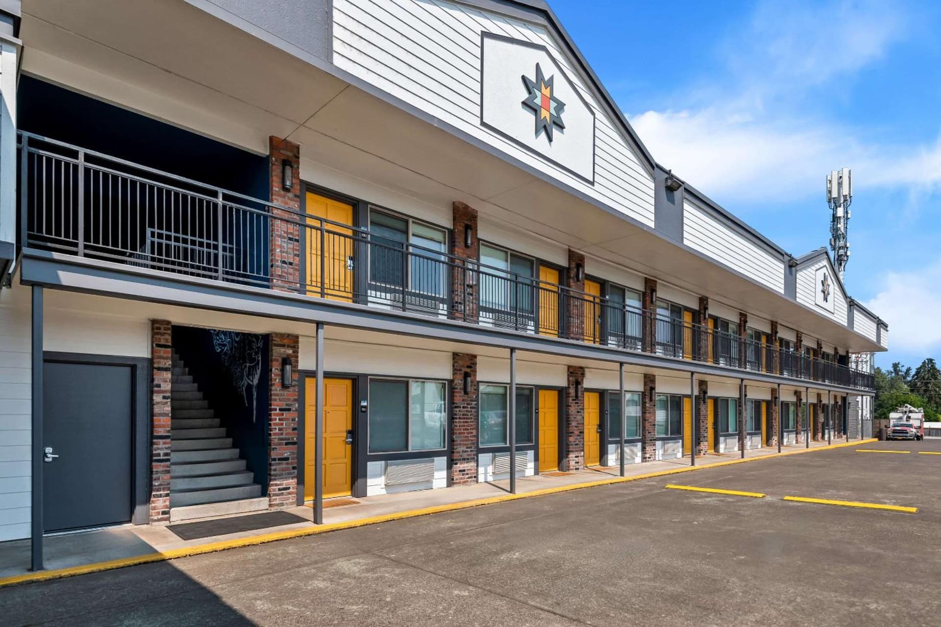 Maverick Hotel Eugene Near University, an Ascend Collection Hotel interior in Eugene, OR — gallery photo 2
